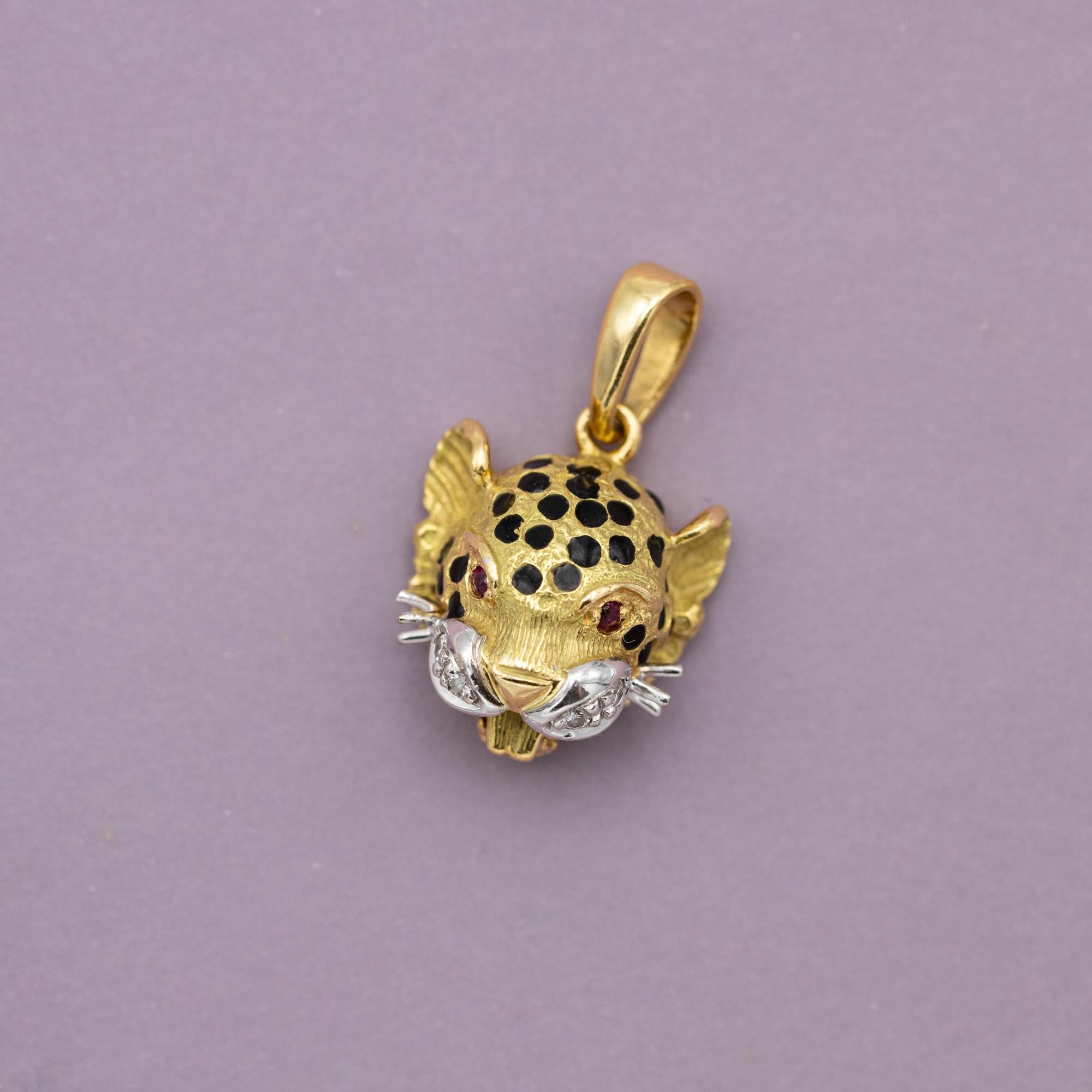 Modern 18k solid gold panther pendant - Vintage tiger charm - statement cat jewellery For Sale