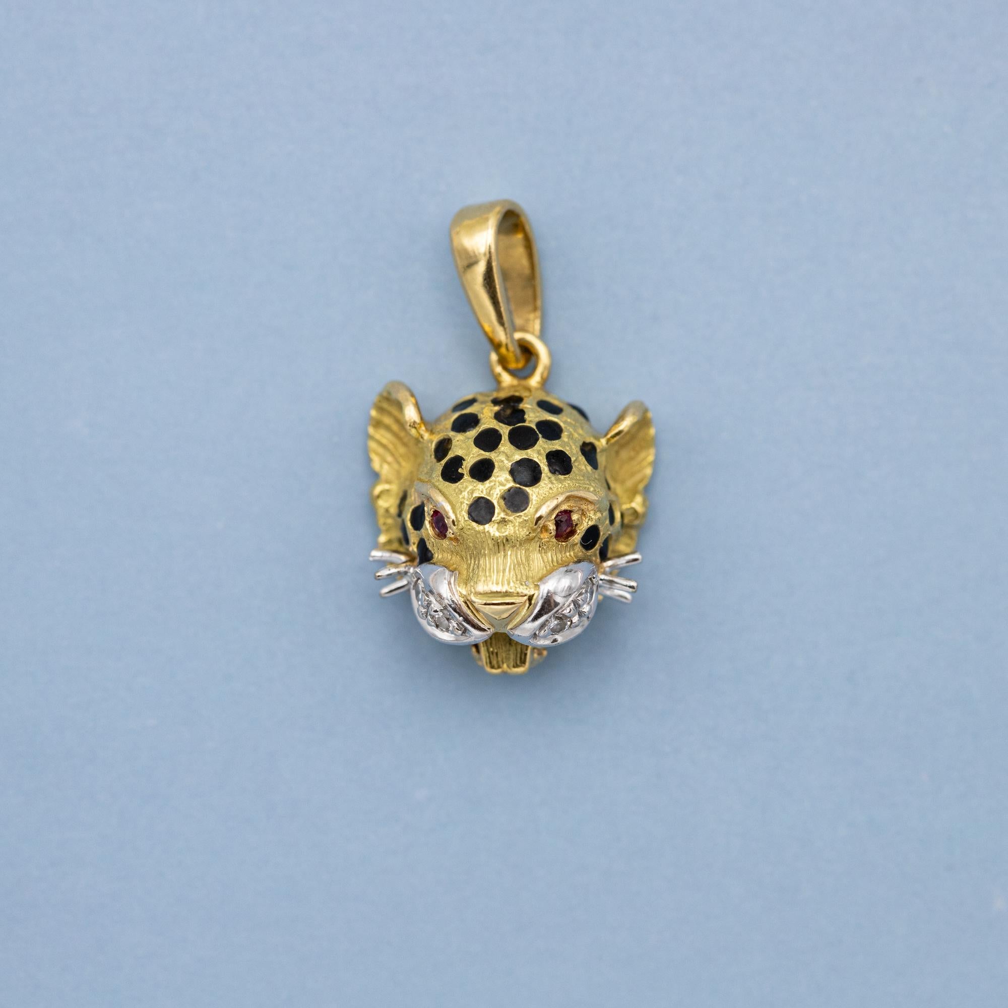 18k solid gold panther pendant - Vintage tiger charm - statement cat jewellery In Good Condition For Sale In Antwerp, BE