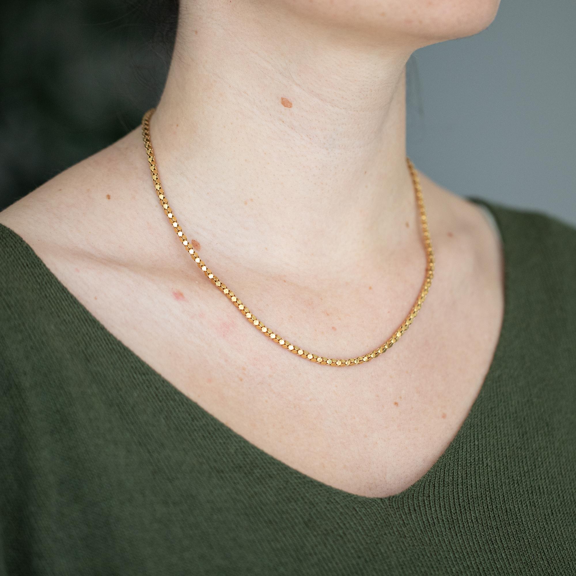 For sale is this 18 k gold retro necklace. This Necklace necklace checks of all the characteristics of the typical retro jewelry, no or a small number of gemstones (because these were more difficult to obtain during and in the beginning after the