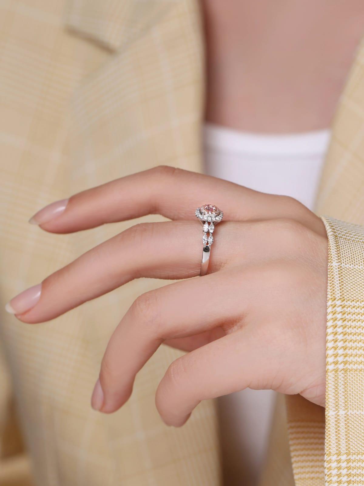 En vente :  Bague en or massif 18K avec diamants roses et blancs 10