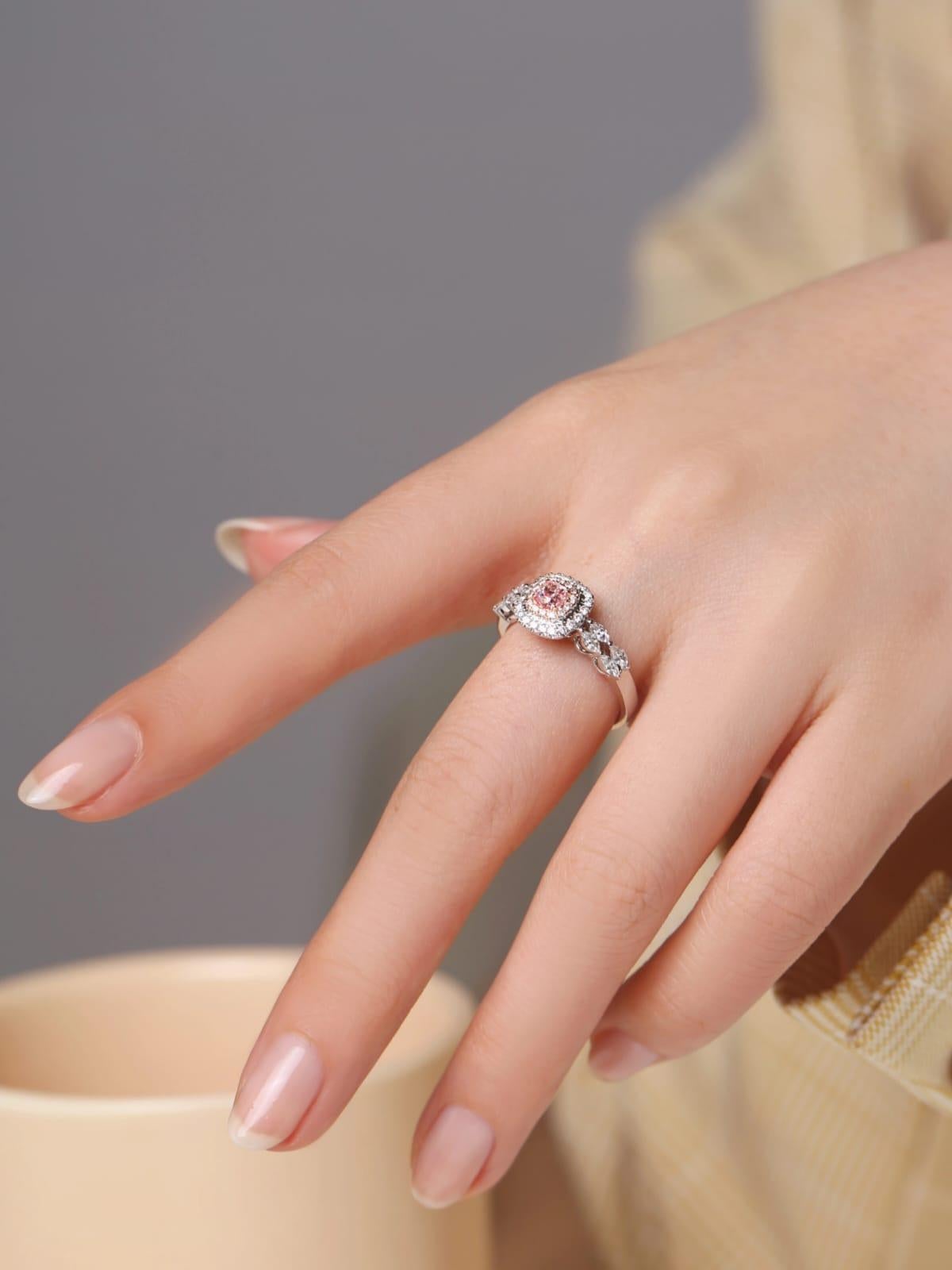 En vente :  Bague en or massif 18K avec diamants roses et blancs 11