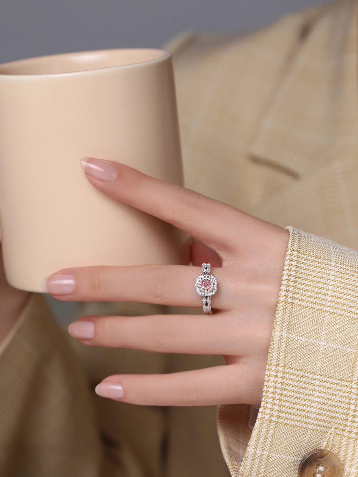 En vente :  Bague en or massif 18K avec diamants roses et blancs 3