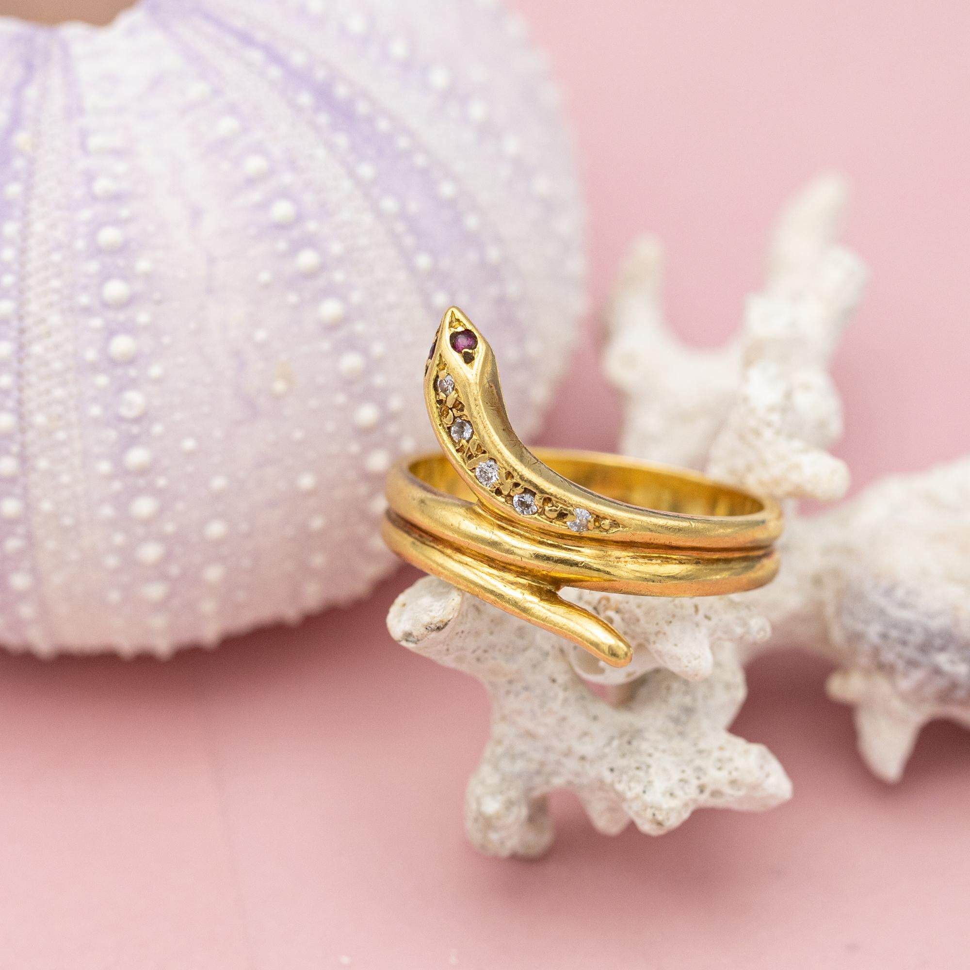 Modern 18k solid gold Snake Ring - Victorian symbol of eternal Love - Vintage ring