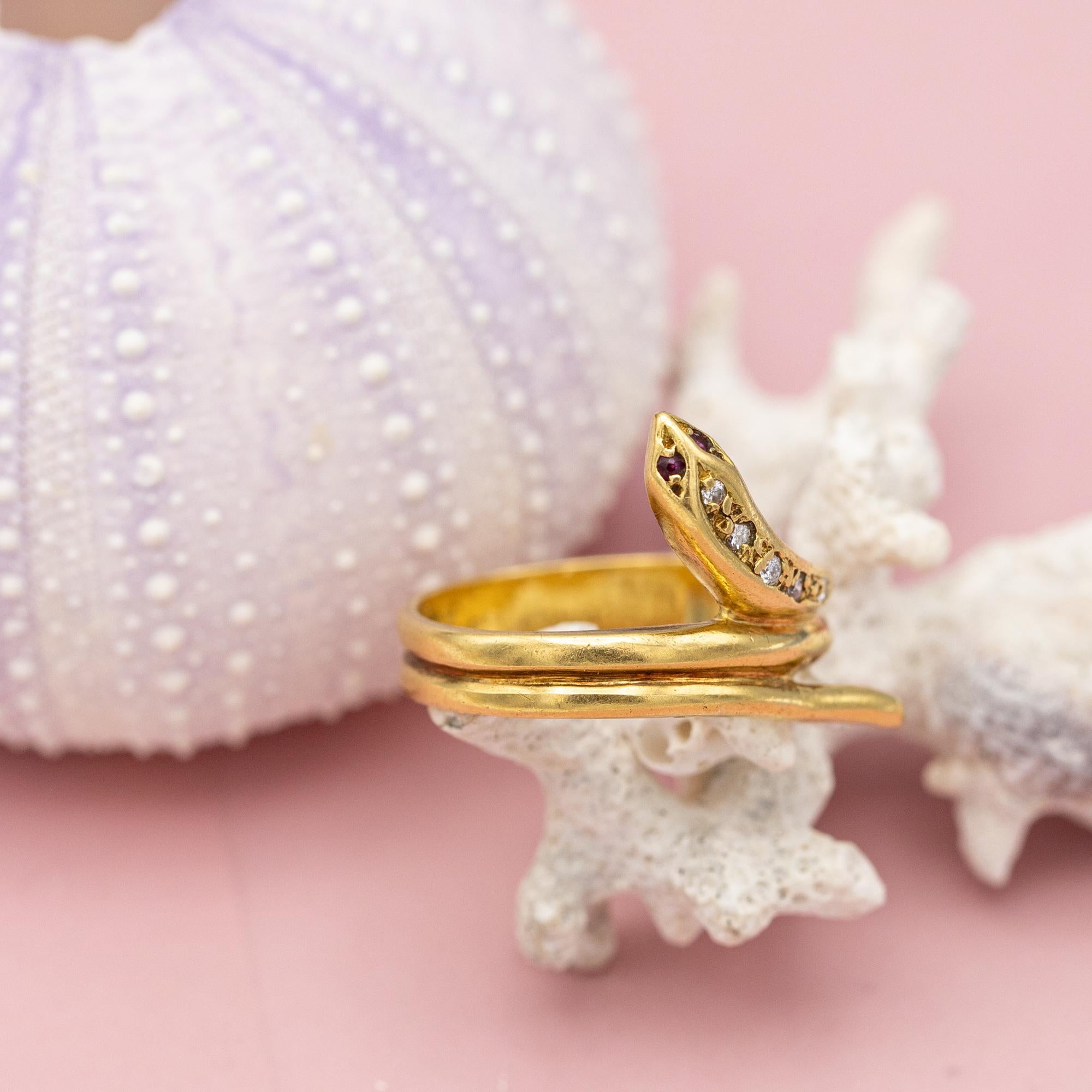 Brilliant Cut 18k solid gold Snake Ring - Victorian symbol of eternal Love - Vintage ring