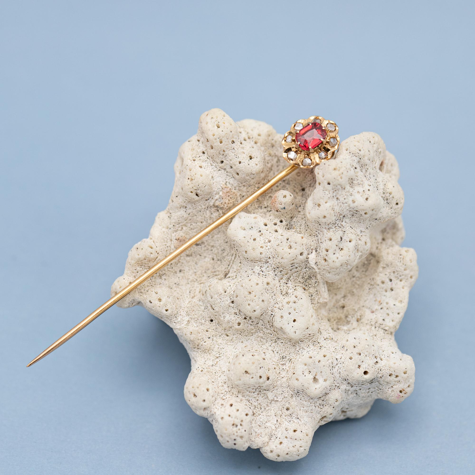 18k solid gold stick pin - rose cut diamond halo - Antique Victorian brooch In Good Condition In Antwerp, BE