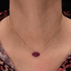0.87 Ct Pink Sapphire Studded Lips Pendant Chain Necklace 18 Karat Rose Gold