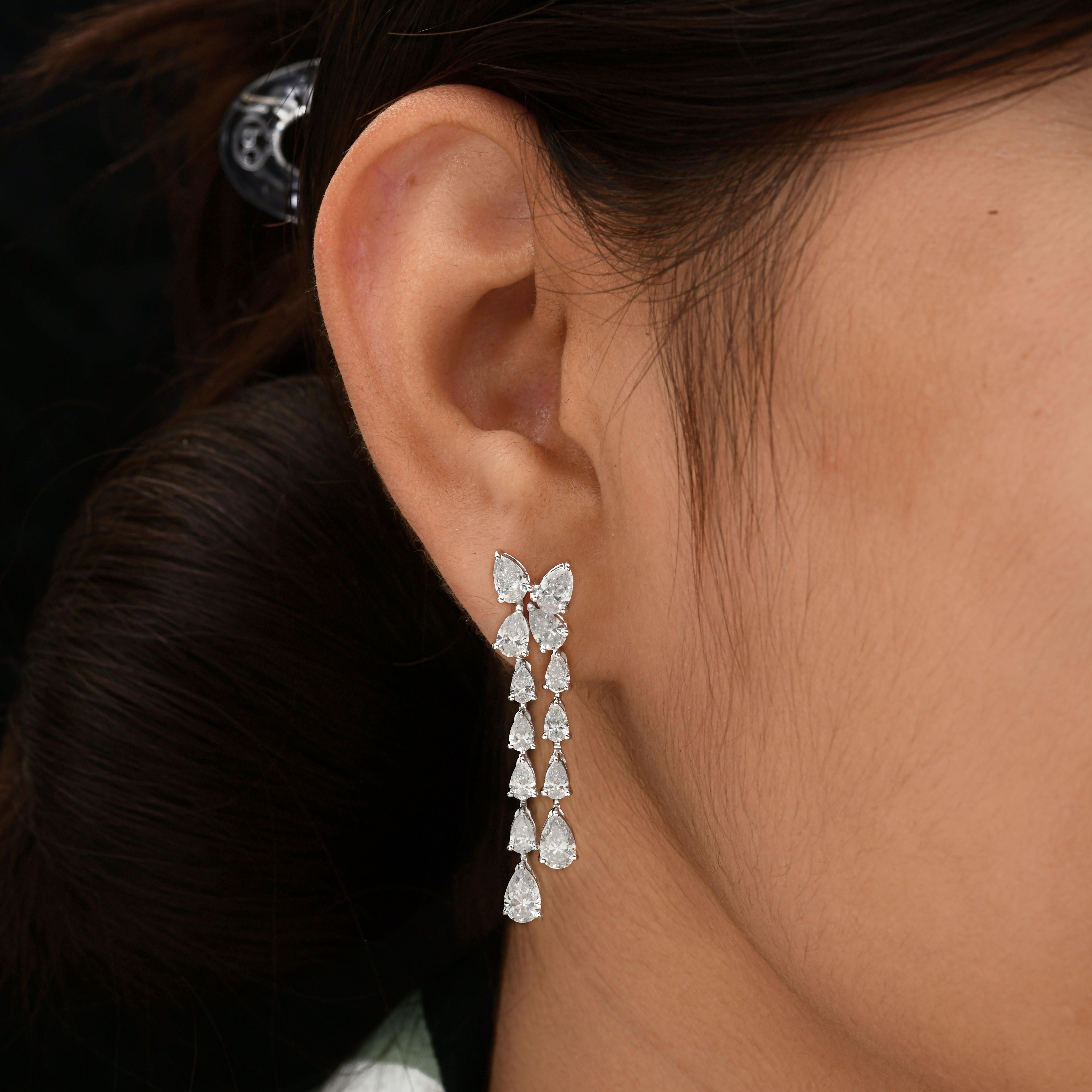 18K Solid White Gold 5.73Ct natürlichen Diamant Drop Graduierung Ohrringe.
Das Design ist ein luxuriöser und komplizierter Kronleuchter-Ohrring, der ein zartes Schmetterlingsmotiv mit einem anmutigen, kaskadenförmigen Diamantenkranz kombiniert. Die