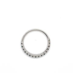 Anillo de oro blanco macizo de 18 quilates con diamante azul de corte redondo