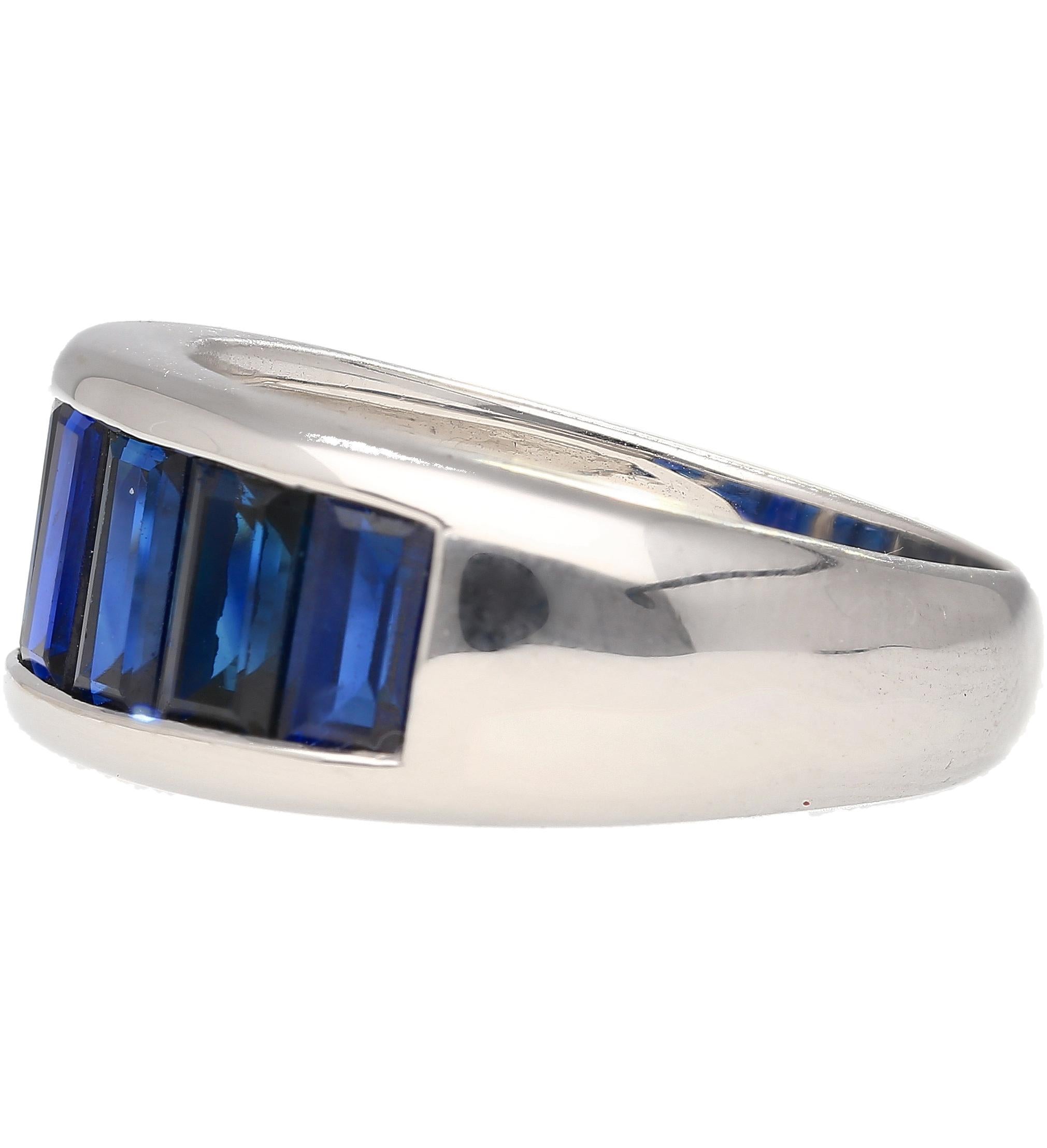18K Solid White Gold Channel Set Baguette Cut Blue Sapphire Band Ring In New Condition For Sale In Miami, FL