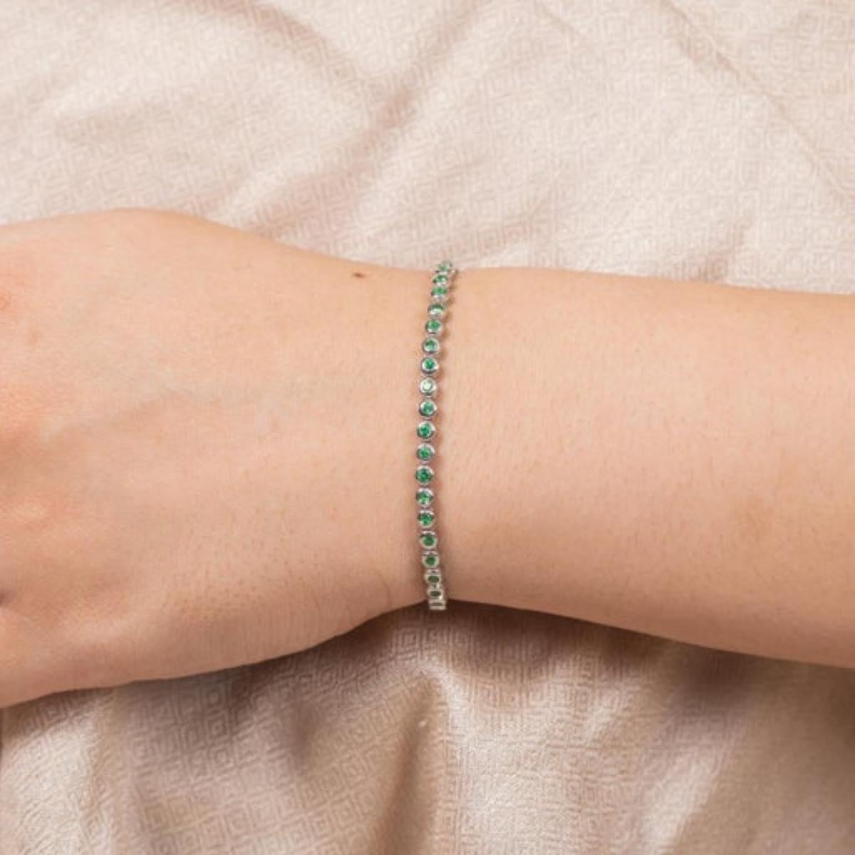 Or blanc massif 18 carats Dainty Round Cut  Bracelet de tennis en tsavorite naturelle pour elle Neuf - En vente à New York, NY