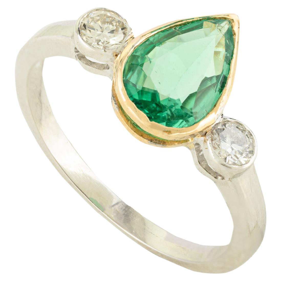 Im Angebot: Verlobungsring aus 18 Karat massivem Weißgold mit Smaragd, Diamant und drei Steinen, Geschenk für Damen ()