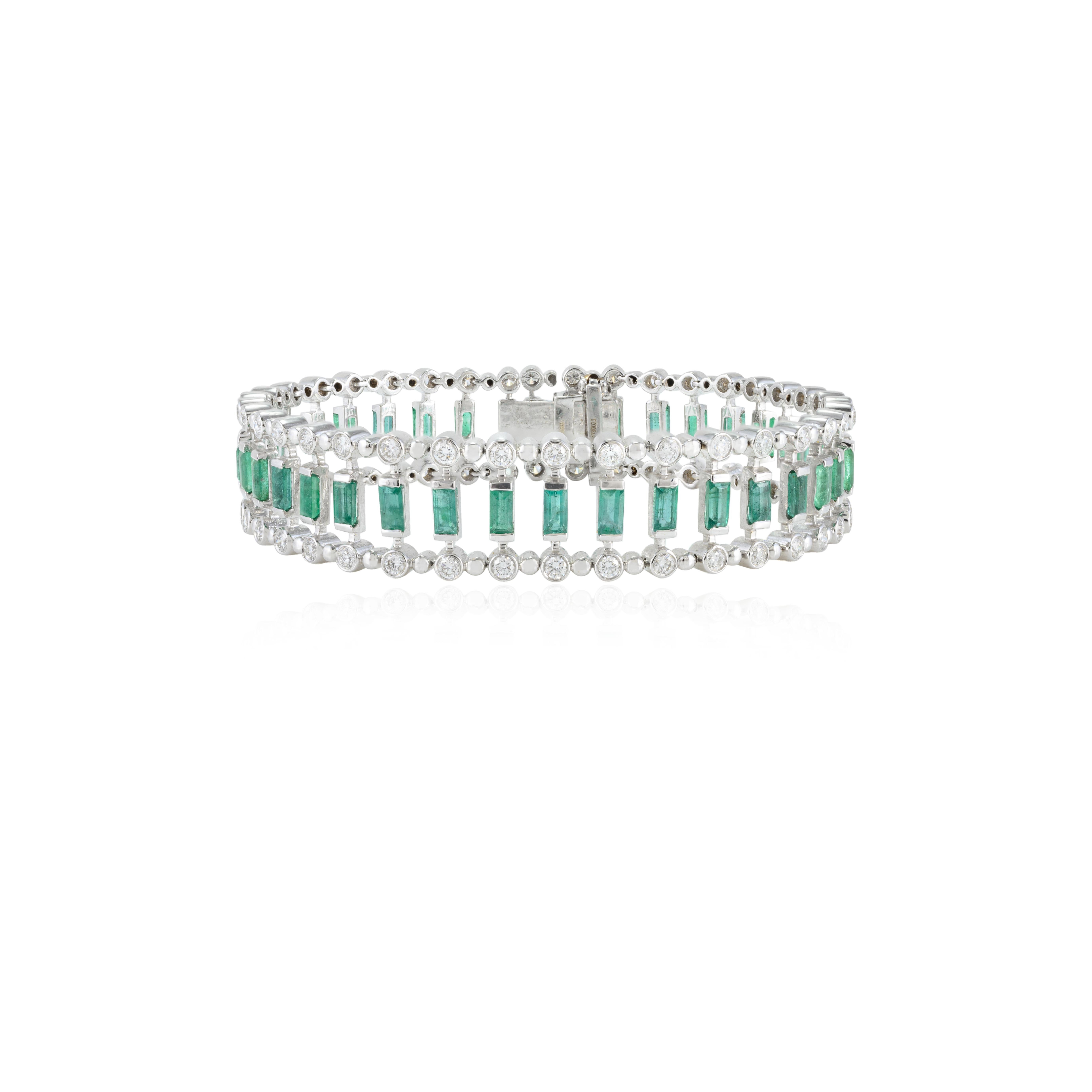 Art Deco 18k White Gold 4.37 Carat Baguette Emerald and Diamond Wedding Bracelet For Sale