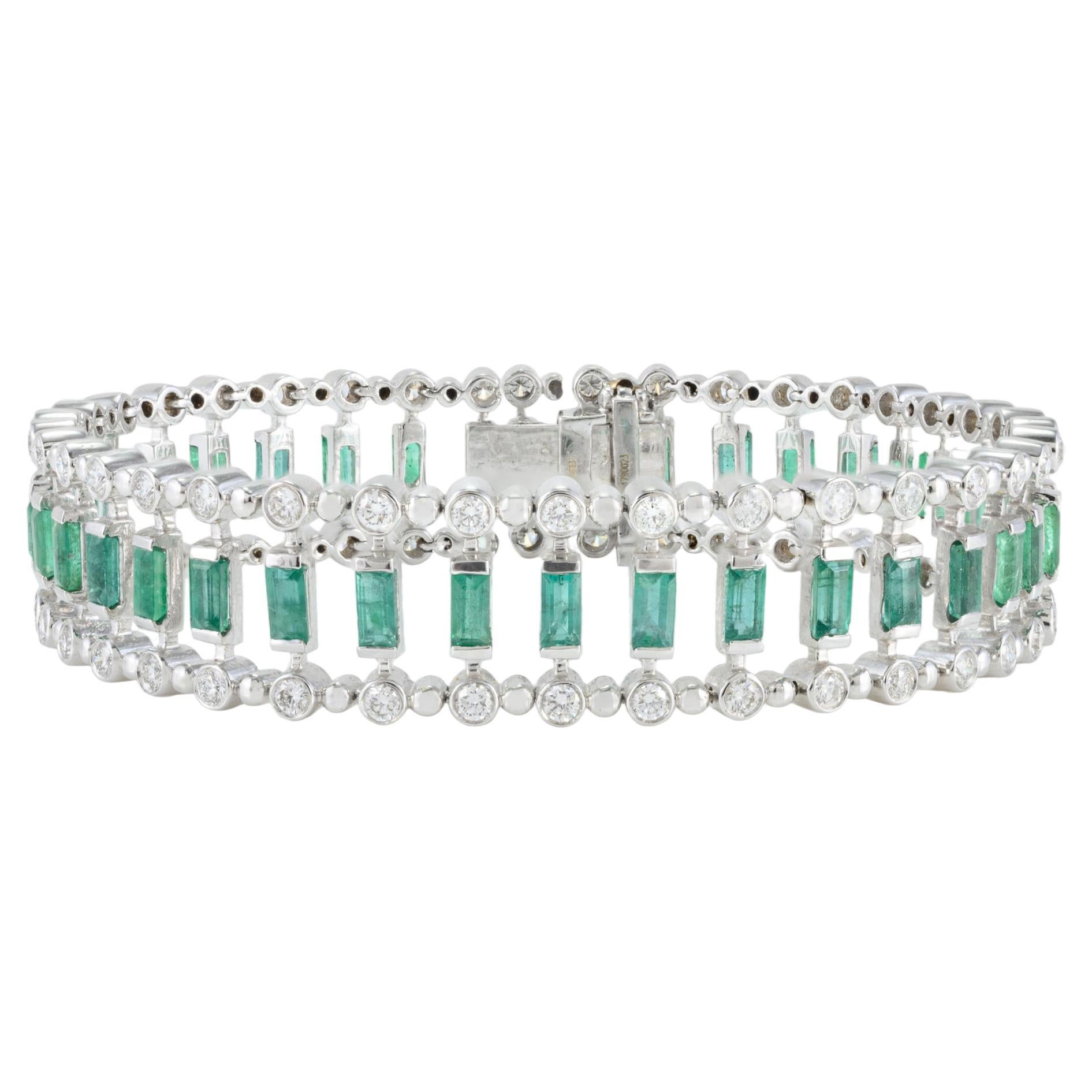 18k White Gold 4.37 Carat Baguette Emerald and Diamond Wedding Bracelet For Sale