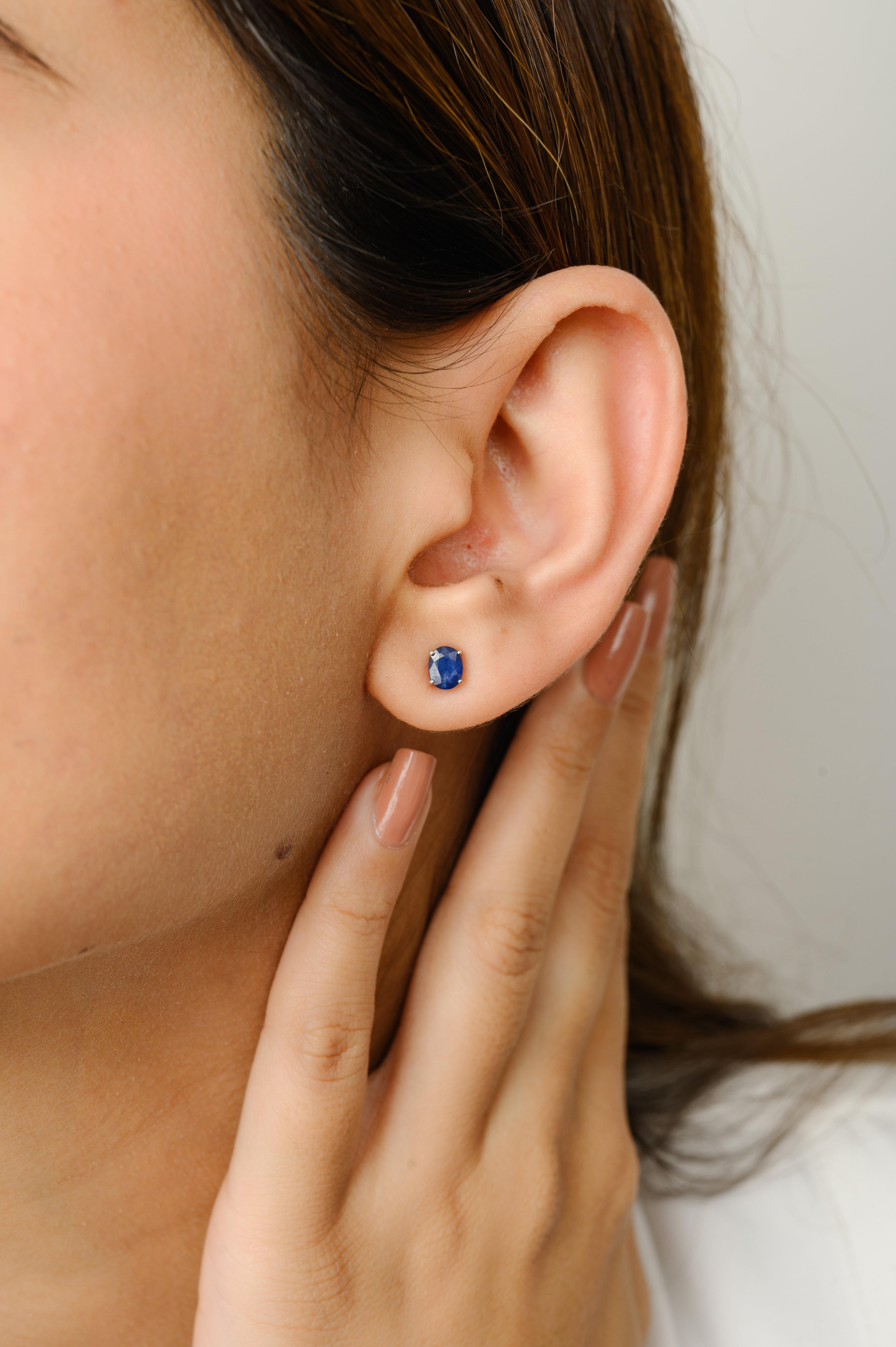 18k Solid White Gold Natural Blue Sapphire Pendant and Earrings Jewelry Set In New Condition For Sale In New York, NY