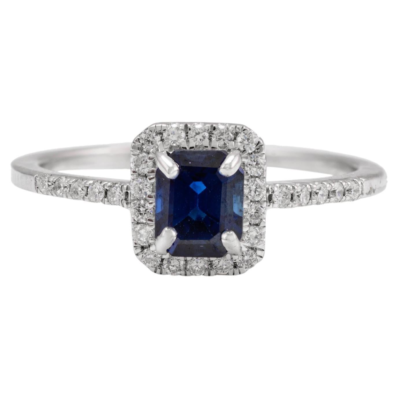 Verlobungsring aus 18 Karat massivem Weißgold mit achteckigem blauem Saphir und Diamant-Halo