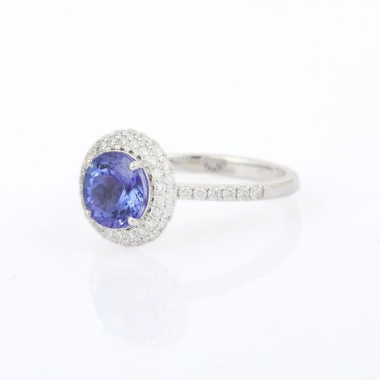 En venta: Anillo Halo de Tanzanita y Diamante en Oro Blanco Macizo de 18k Fina Joyería  3