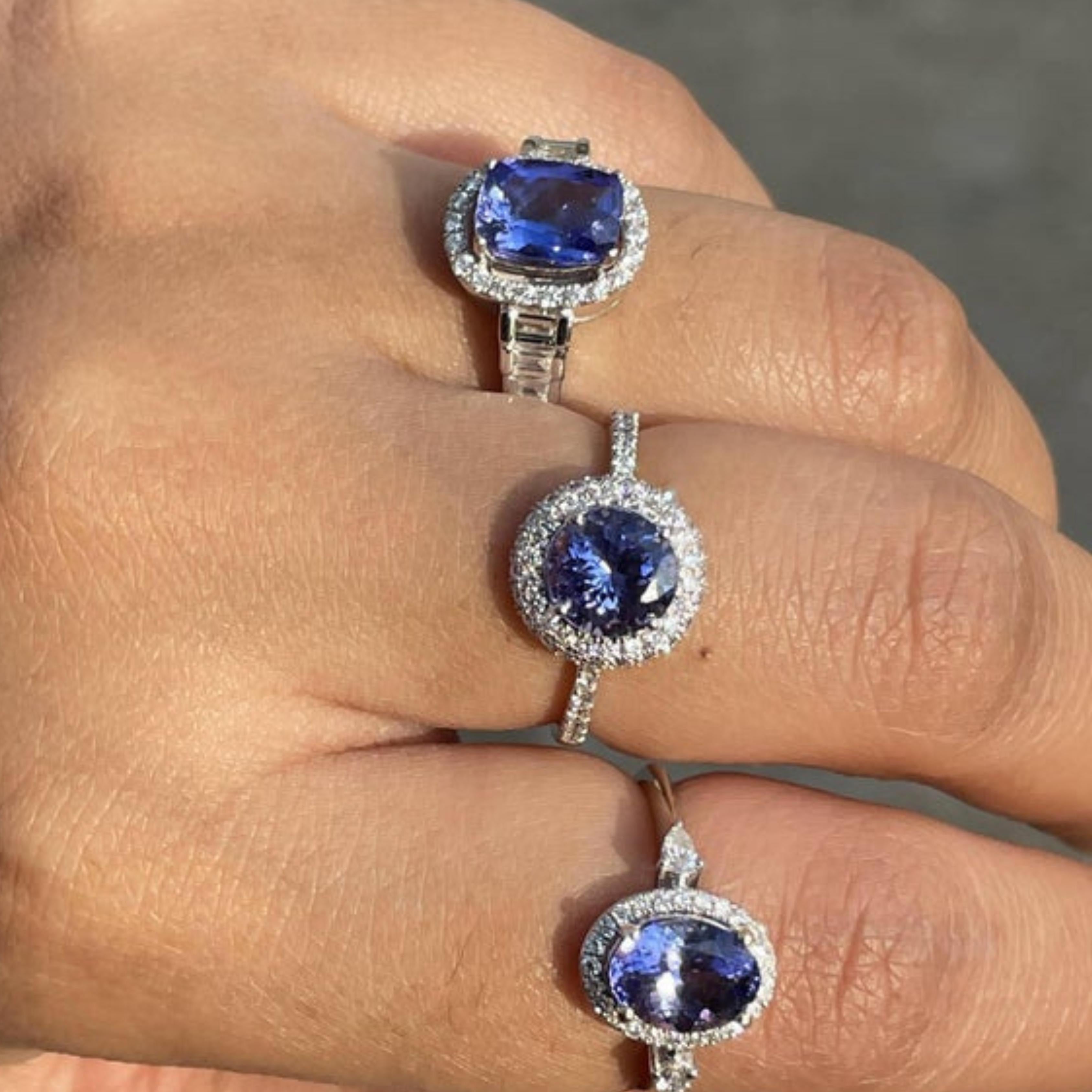 En venta: Anillo Halo de Tanzanita y Diamante en Oro Blanco Macizo de 18k Fina Joyería  4