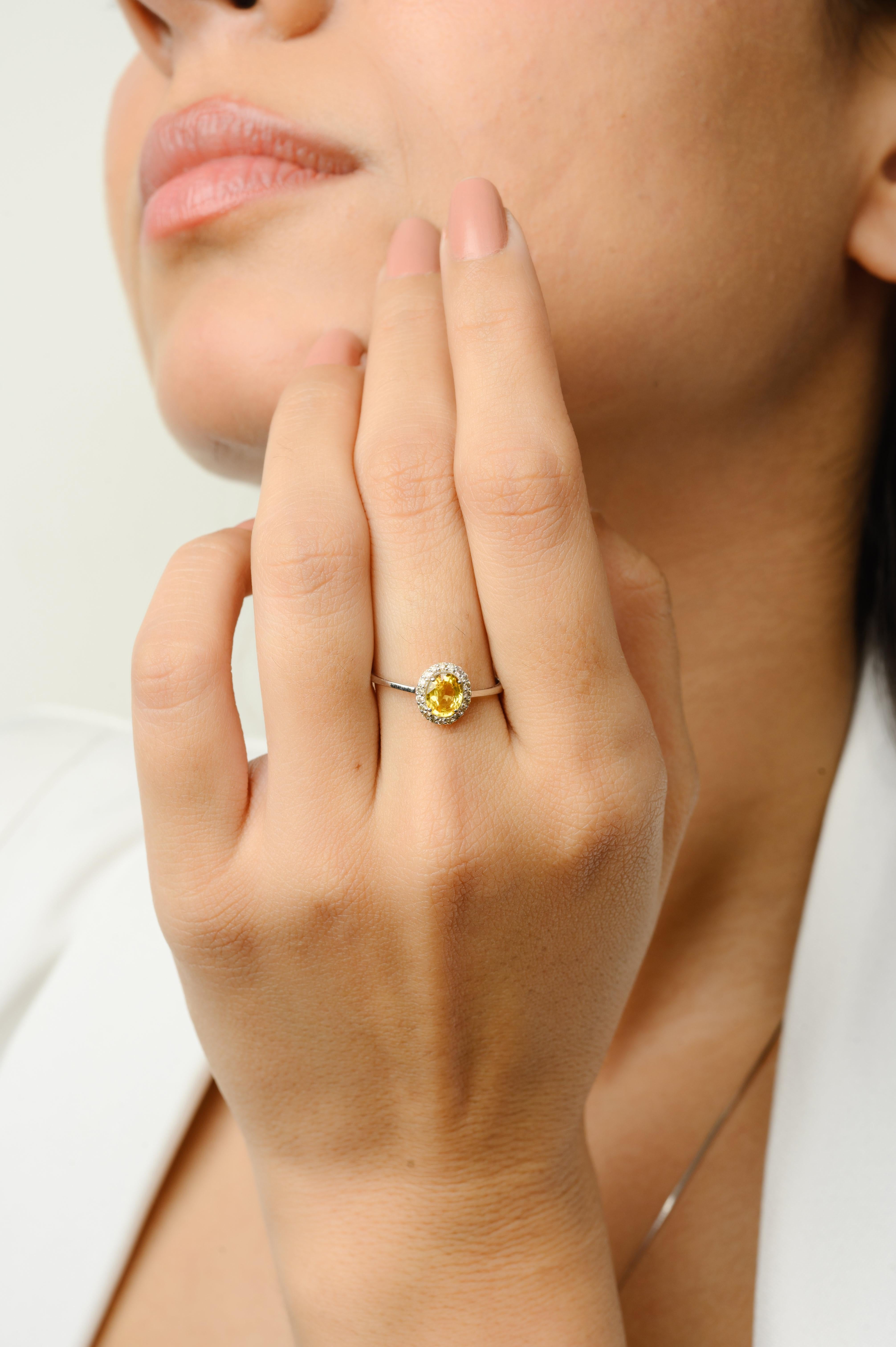 Im Angebot: 18 Karat Weißgold Gelber Saphir Halo Diamantring und Anhänger Schmuck für ihr () 7