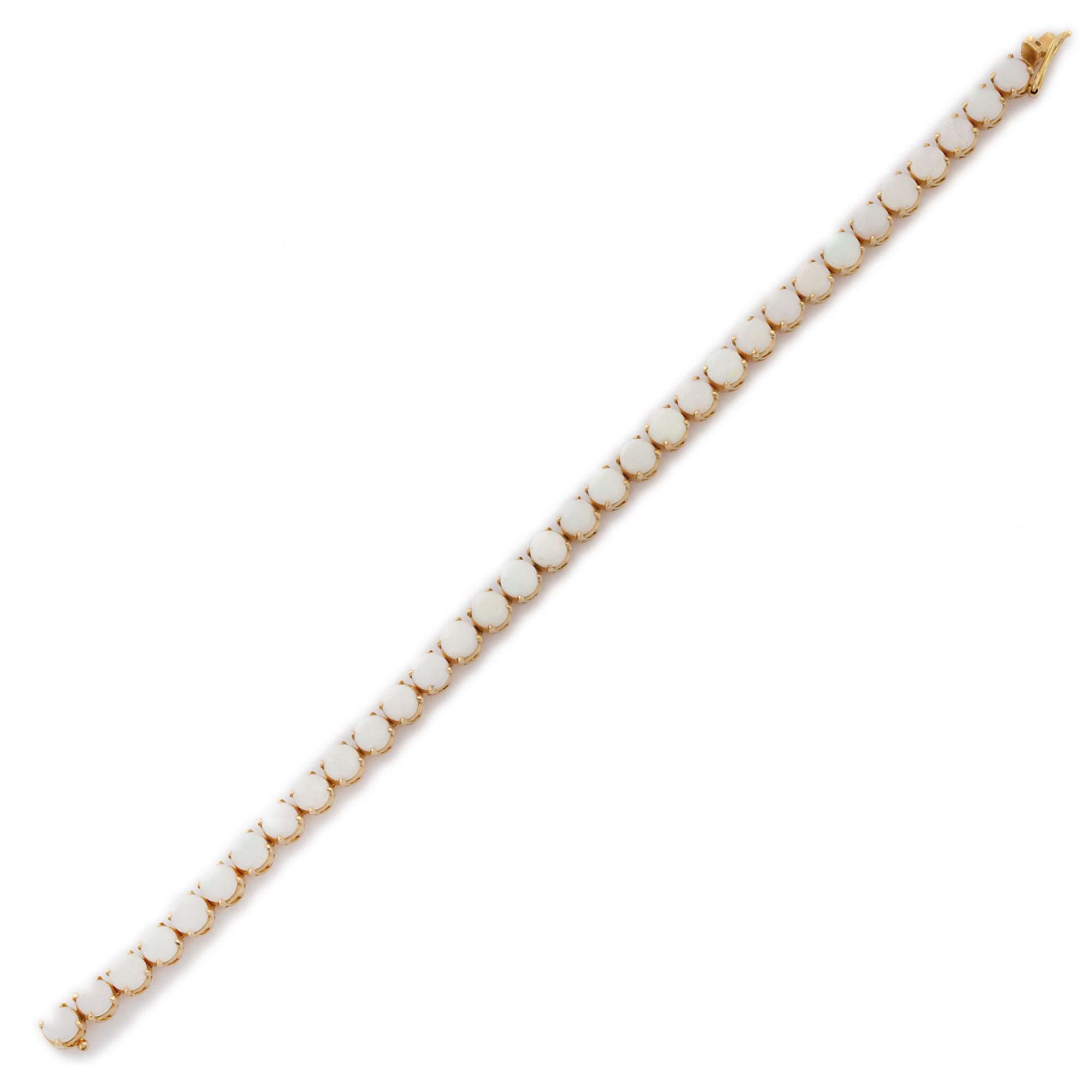 Dieses 10,1 CTW Round Cut Opal Tennis Bracelet Verlobungsgeschenk aus 18 Karat Gold präsentiert einen unendlich funkelnden, natürlichen Opal mit einem Gewicht von 10,1 Karat. Es misst 7,25 Zoll in der Länge
Opal hilft bei der Suche nach Liebe,