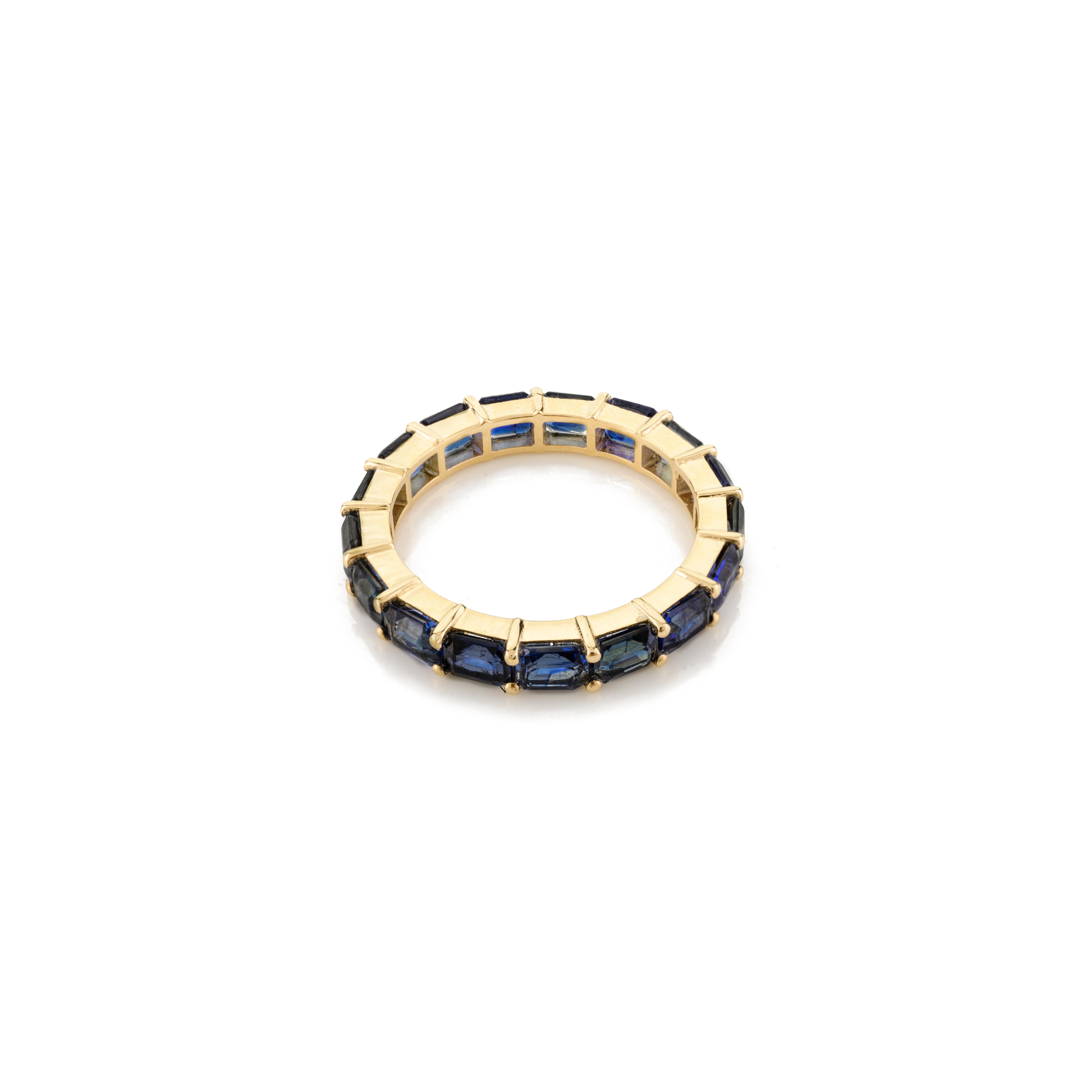 For Sale:  18k Solid Yellow Gold 4.03 Carat Baguette Cut Blue Sapphire Eternity Band Ring 8