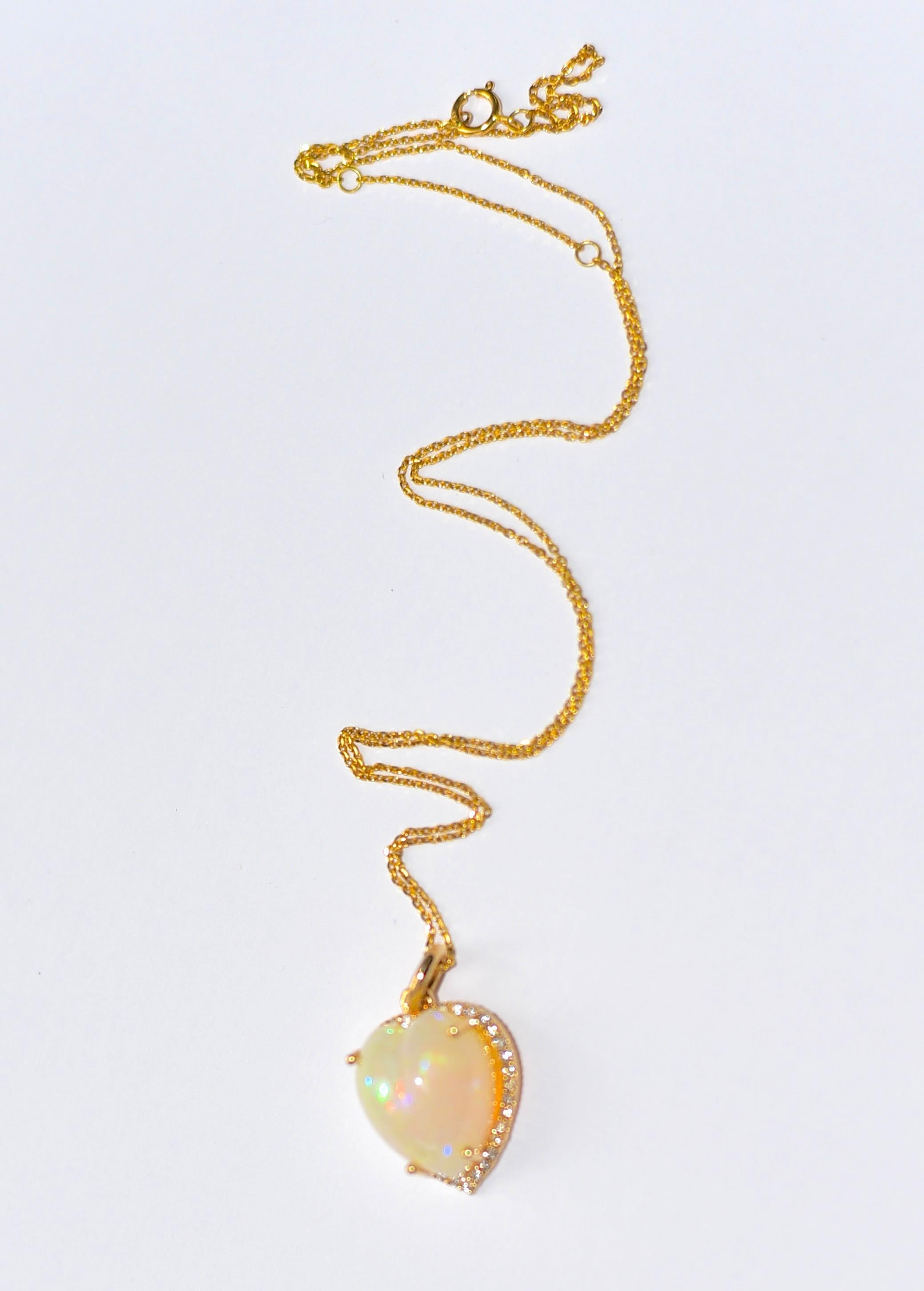 Collar de oro amarillo macizo de 18 quilates con 7,37 quilates de ópalo natural en forma de corazón y 0,24 quilates de diamantes Corte de corazón en venta