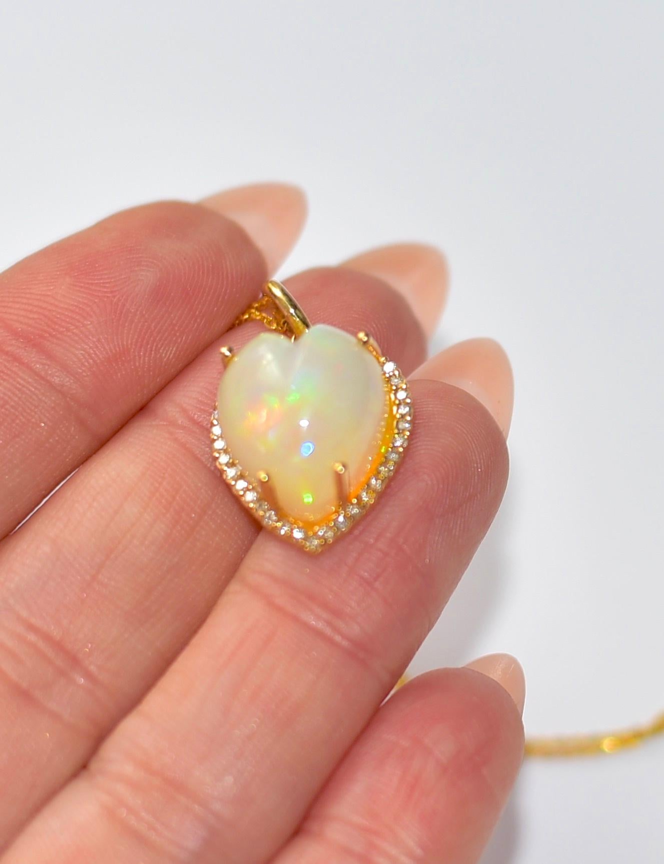 Collar de oro amarillo macizo de 18 quilates con 7,37 quilates de ópalo natural en forma de corazón y 0,24 quilates de diamantes en Nuevo estado para la venta en Naples, NY