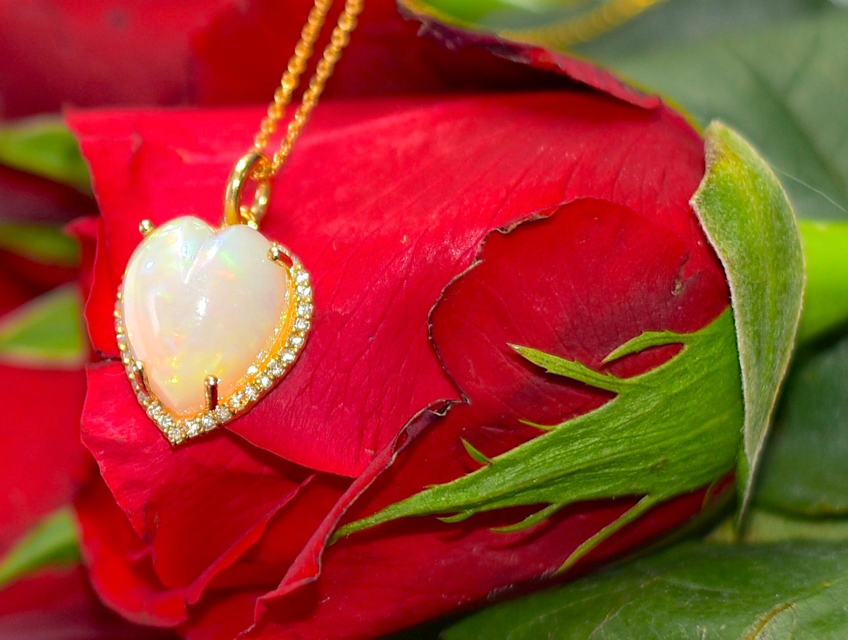 De las mujeres Collar de oro amarillo macizo de 18 quilates con 7,37 quilates de ópalo natural en forma de corazón y 0,24 quilates de diamantes en venta