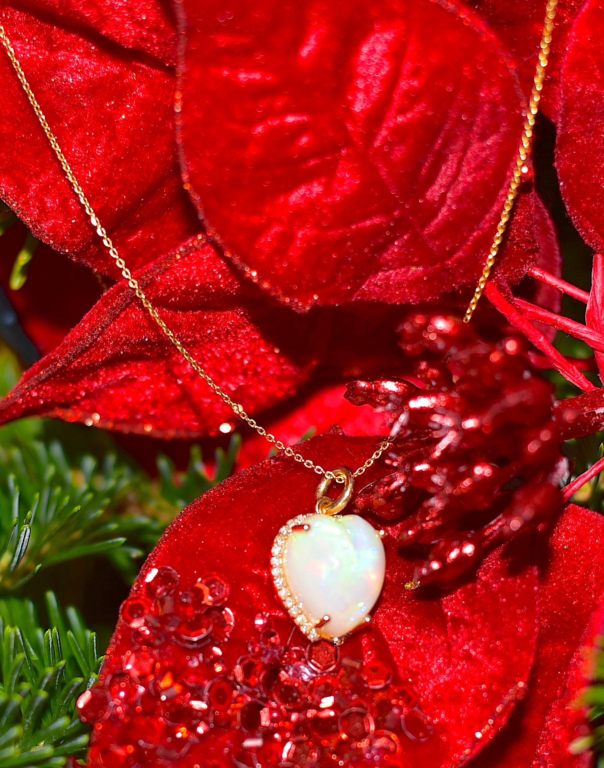 Collar de oro amarillo macizo de 18 quilates con 7,37 quilates de ópalo natural en forma de corazón y 0,24 quilates de diamantes en venta 1