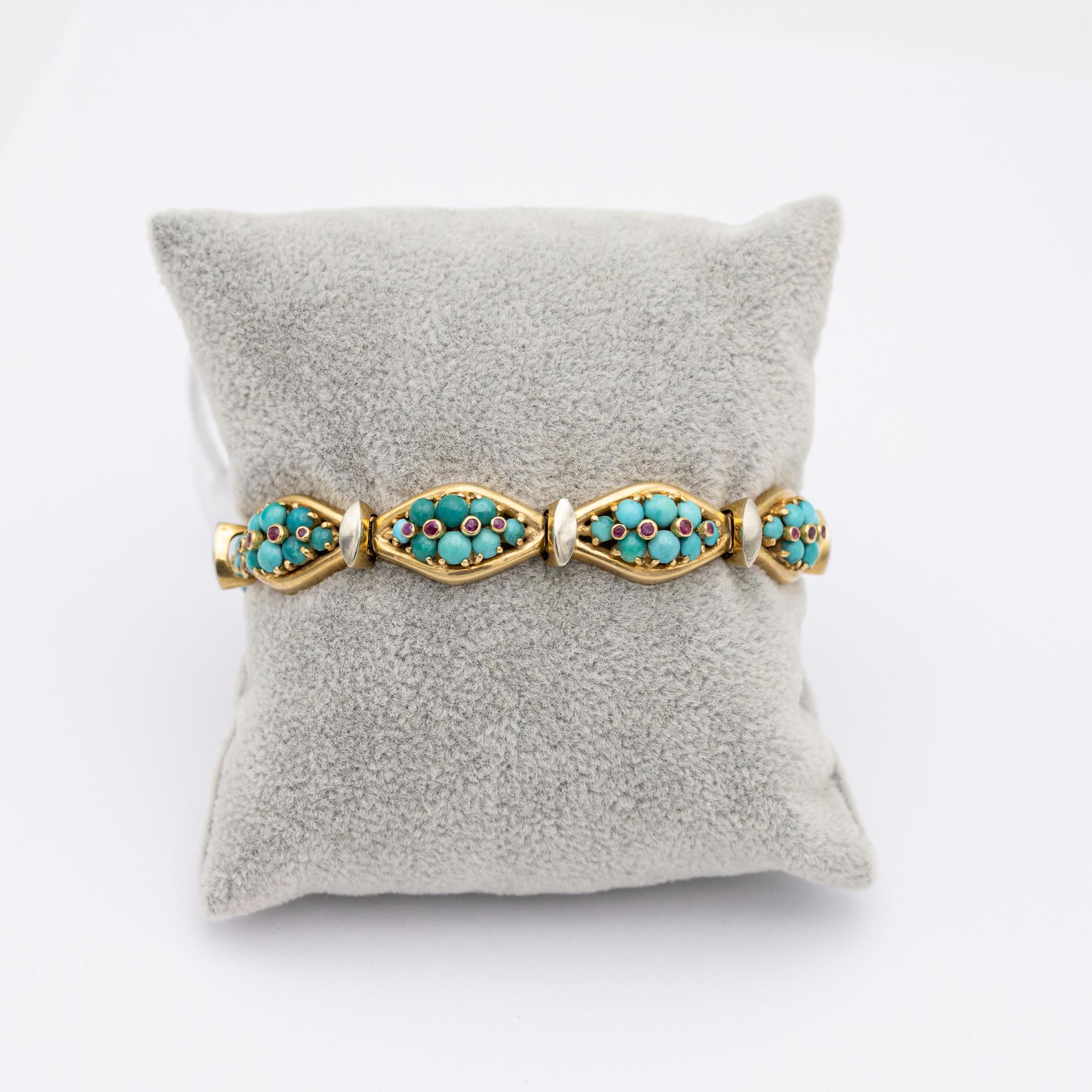 We are happy to introduce you to this wonderful Turquoise bracelet which stole our hearts the moment we laid our eyes on her. This 18 ct yellow gold bracelet is set with all colours of blue & Greenish blue cabochon turquoises. Each link is set with