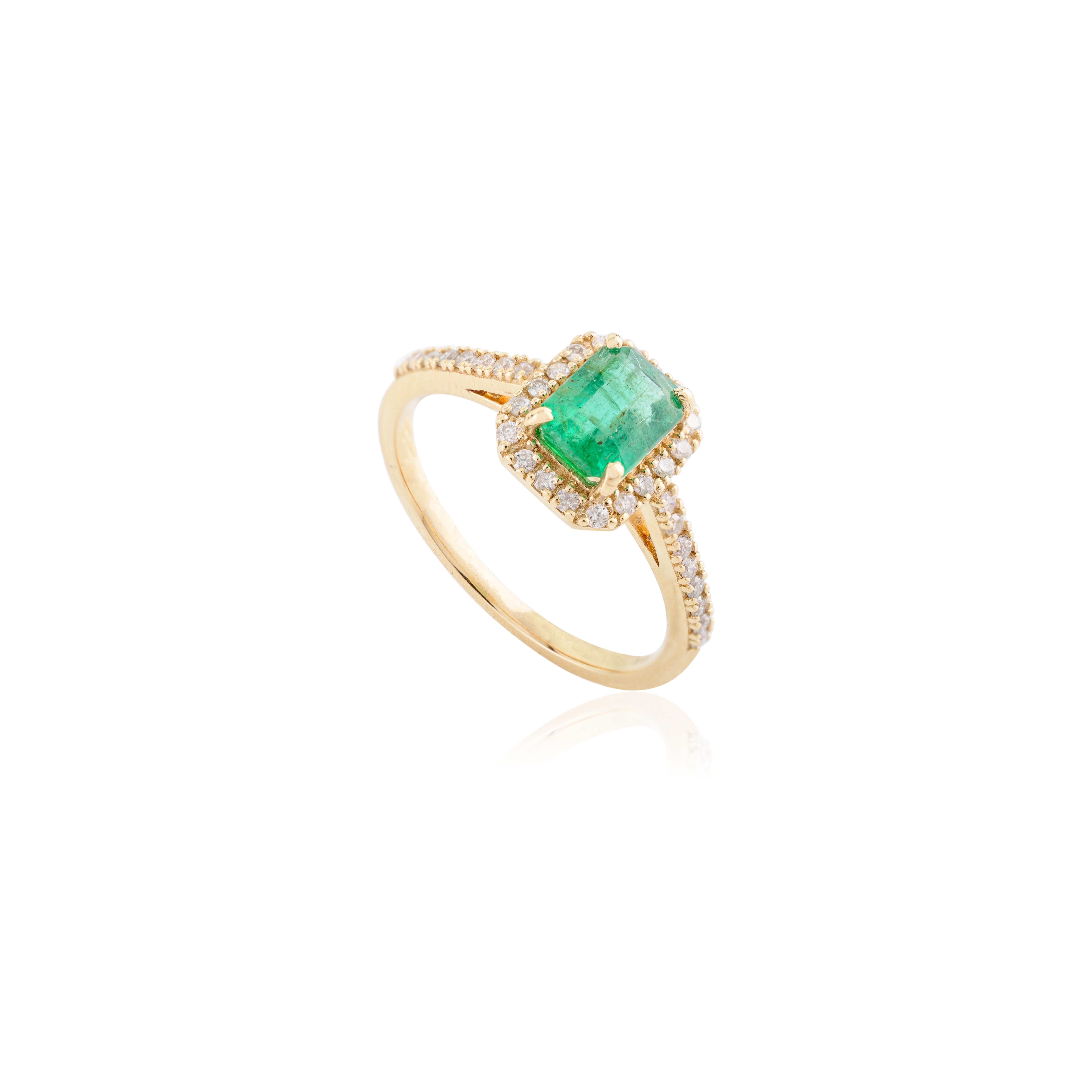 For Sale:  18k Solid Yellow Gold Certified Emerald Halo Diamond Engagement Ring for Women 8