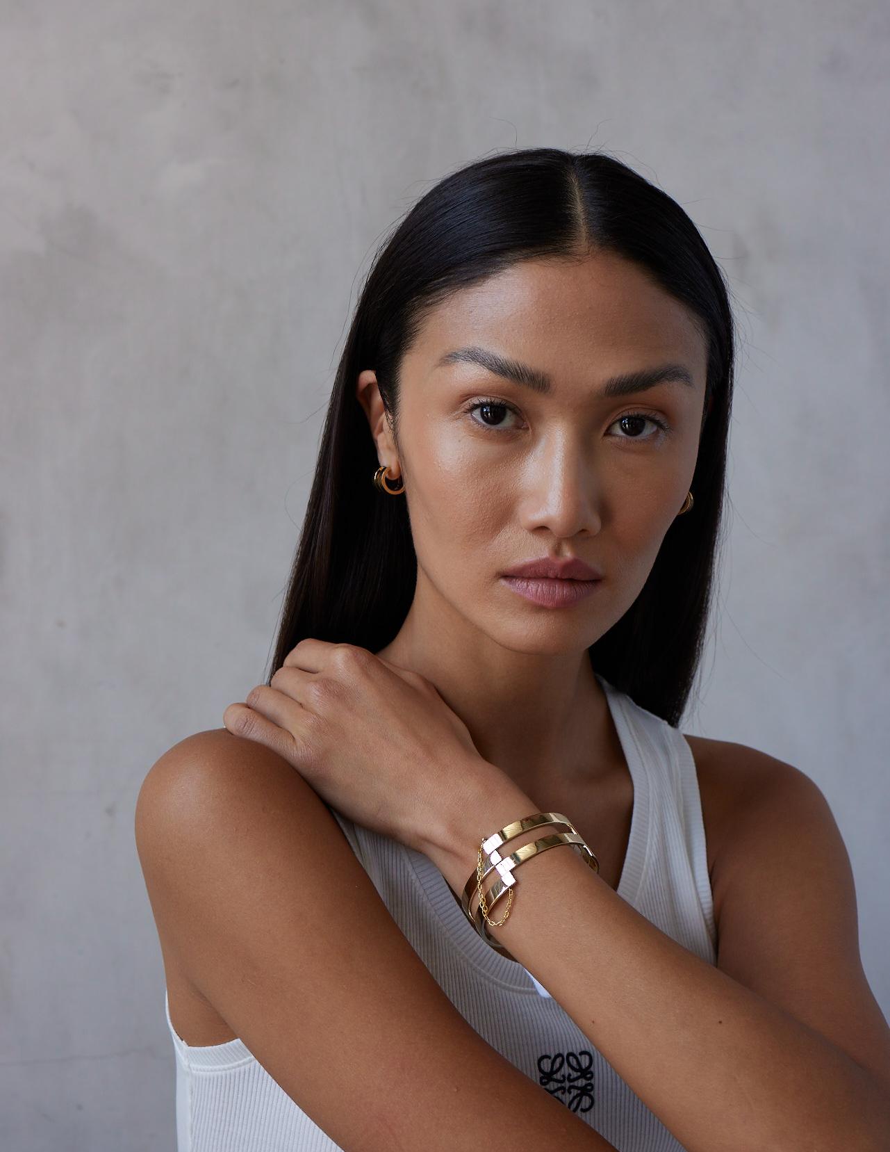 Manschettenarmband aus massivem 18-karätigem Gelbgold mit Pin-Verschluss im Vintage-Stil 120 g TW. für Damen oder Herren im Angebot