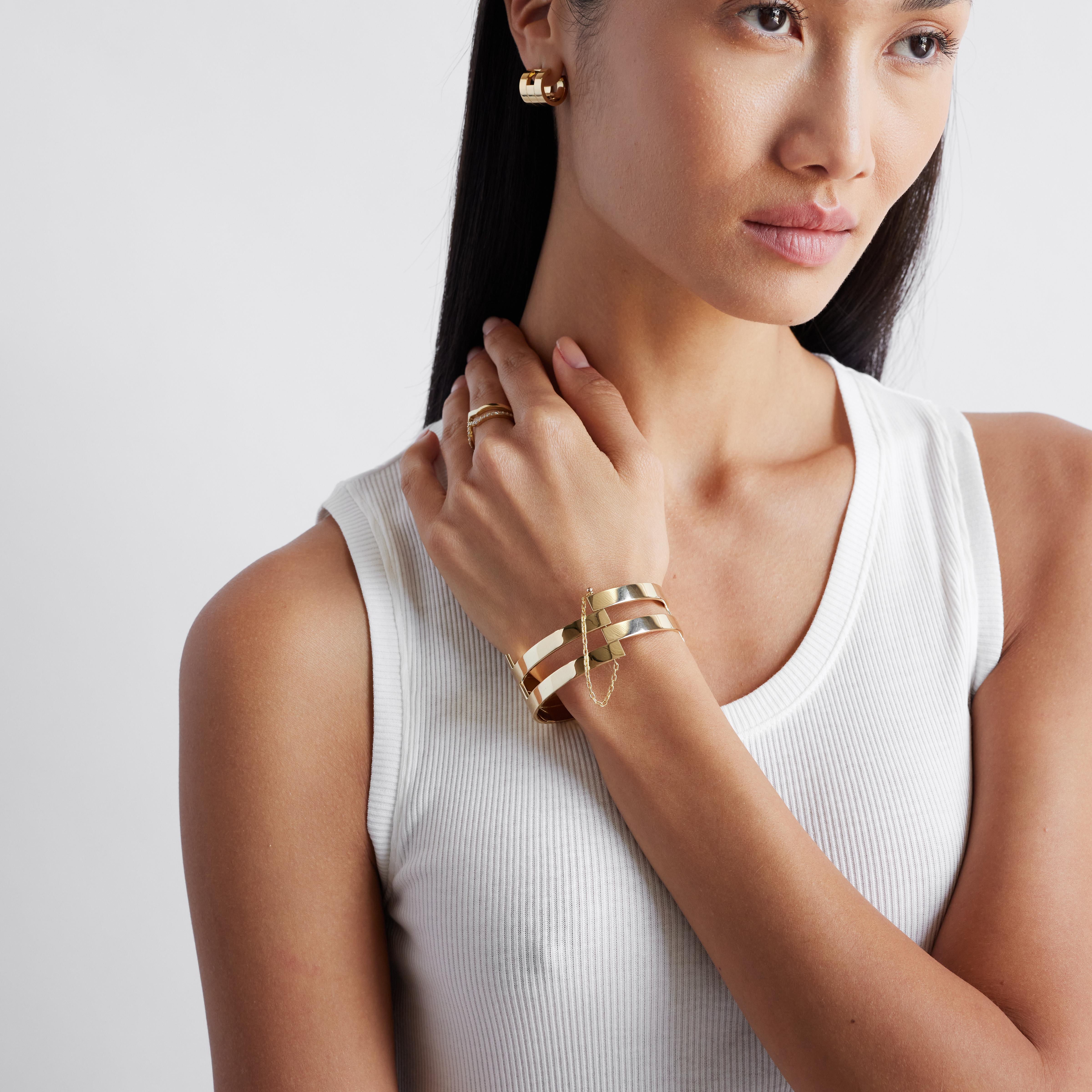 18k Solid Yellow Gold Cuff Bracelet with Vintage Pin Clasp 115g TW. For Sale 7