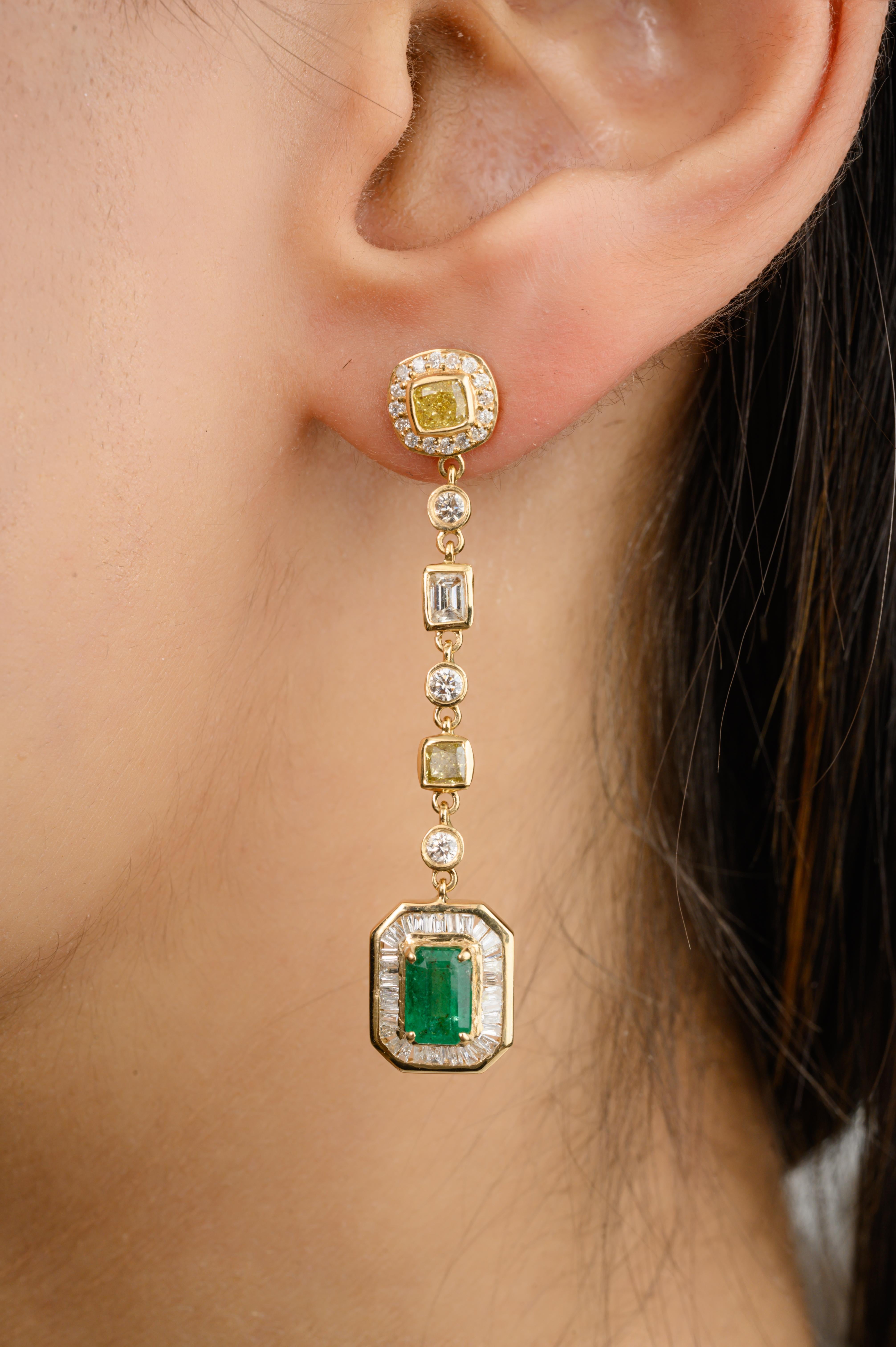 Ottagono Orecchini pendenti con diamante smeraldo in oro giallo massiccio 18k per il fidanzamento in vendita