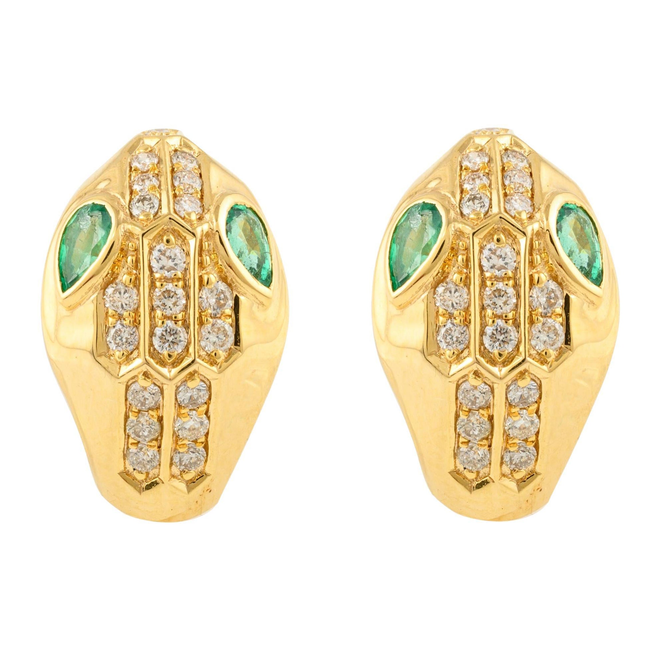 Orecchini a perno in oro giallo massiccio 18k con diamante smeraldo e serpentina in vendita
