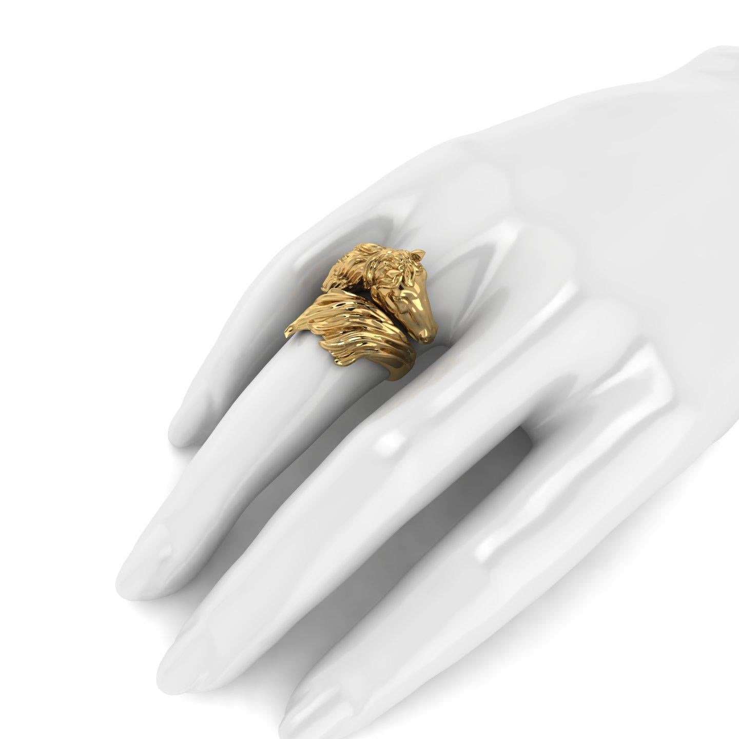 18k Solid Yellow Gold Horse Ring In New Condition For Sale In New York, NY