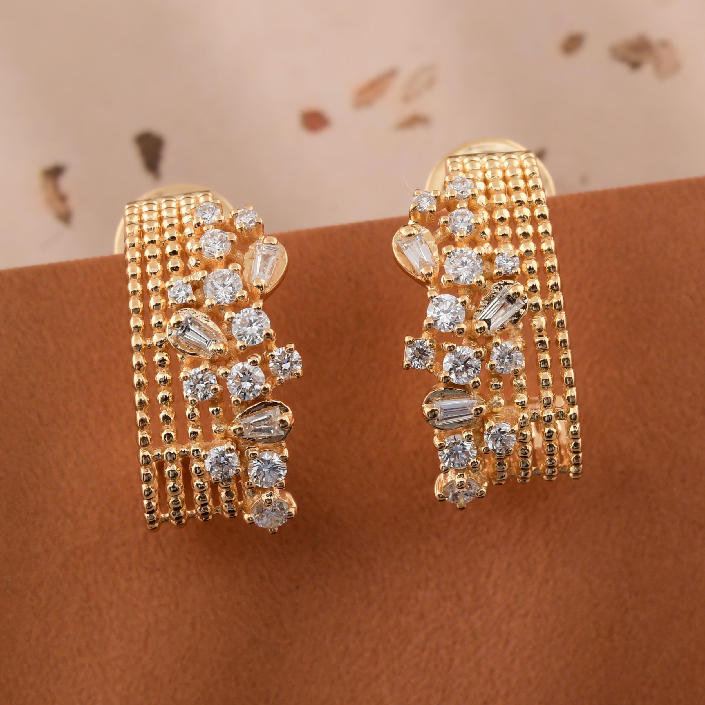 Taille mixte Boucles d'oreilles C.I.C. en or jaune massif 18K Minimalist Natural Diamond Wide Huggies en vente