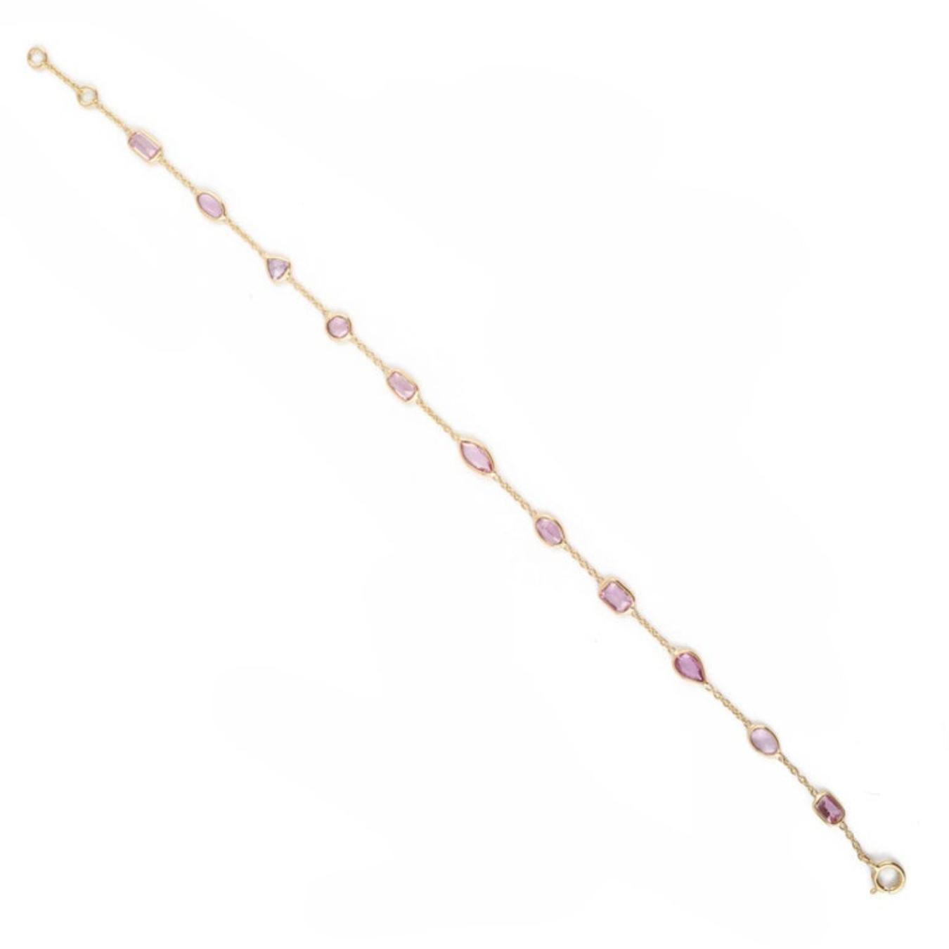 Pulsera minimalista única de capas de zafiro rosa en oro amarillo macizo de 18 quilates en venta 3