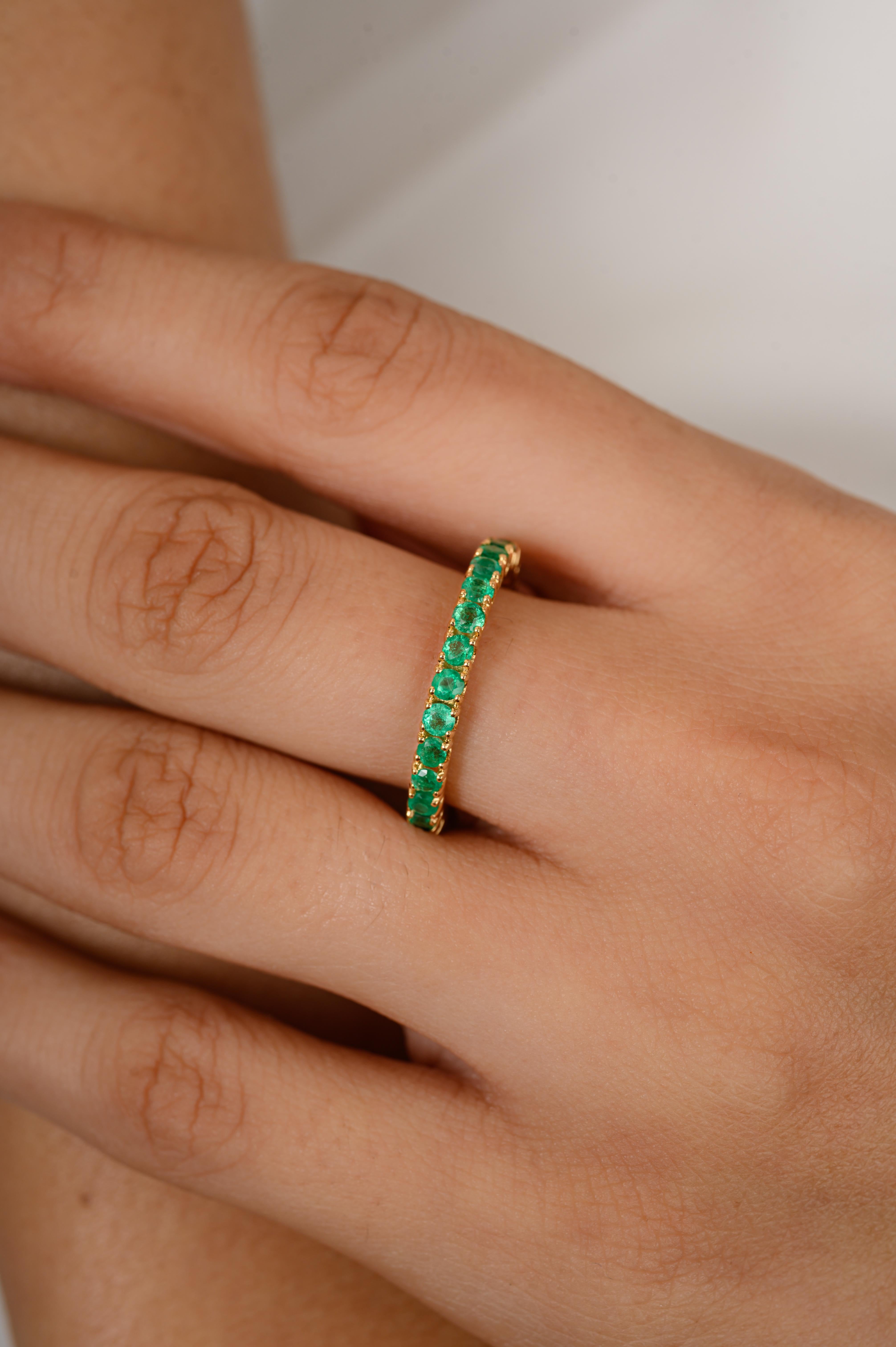 For Sale:  18k Solid Yellow Gold Natural Emerald Infinity Stackable Band Ring Gift for Her 2