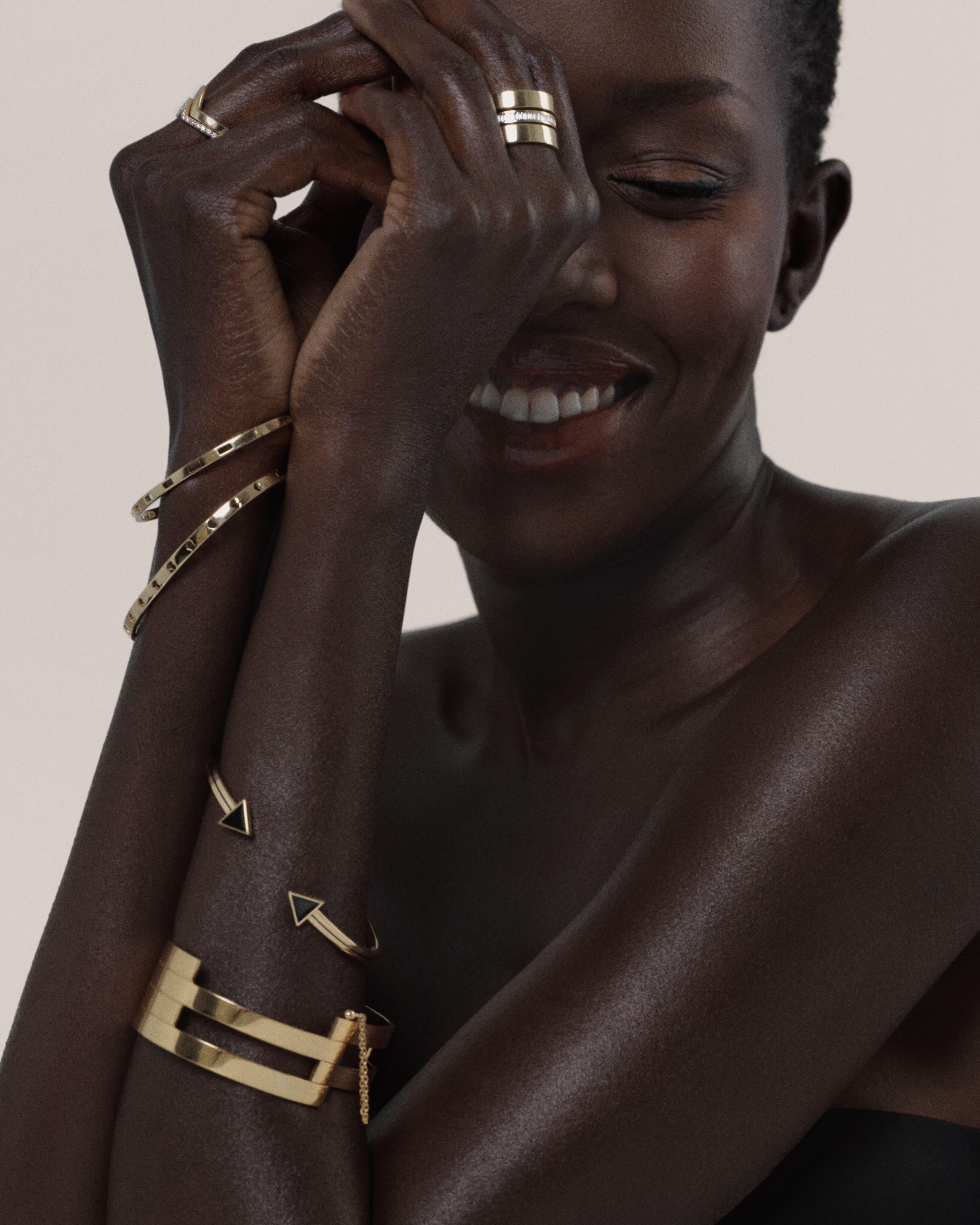 Bracelet ouvert en or jaune massif 18k avec émail noir. en vente 6