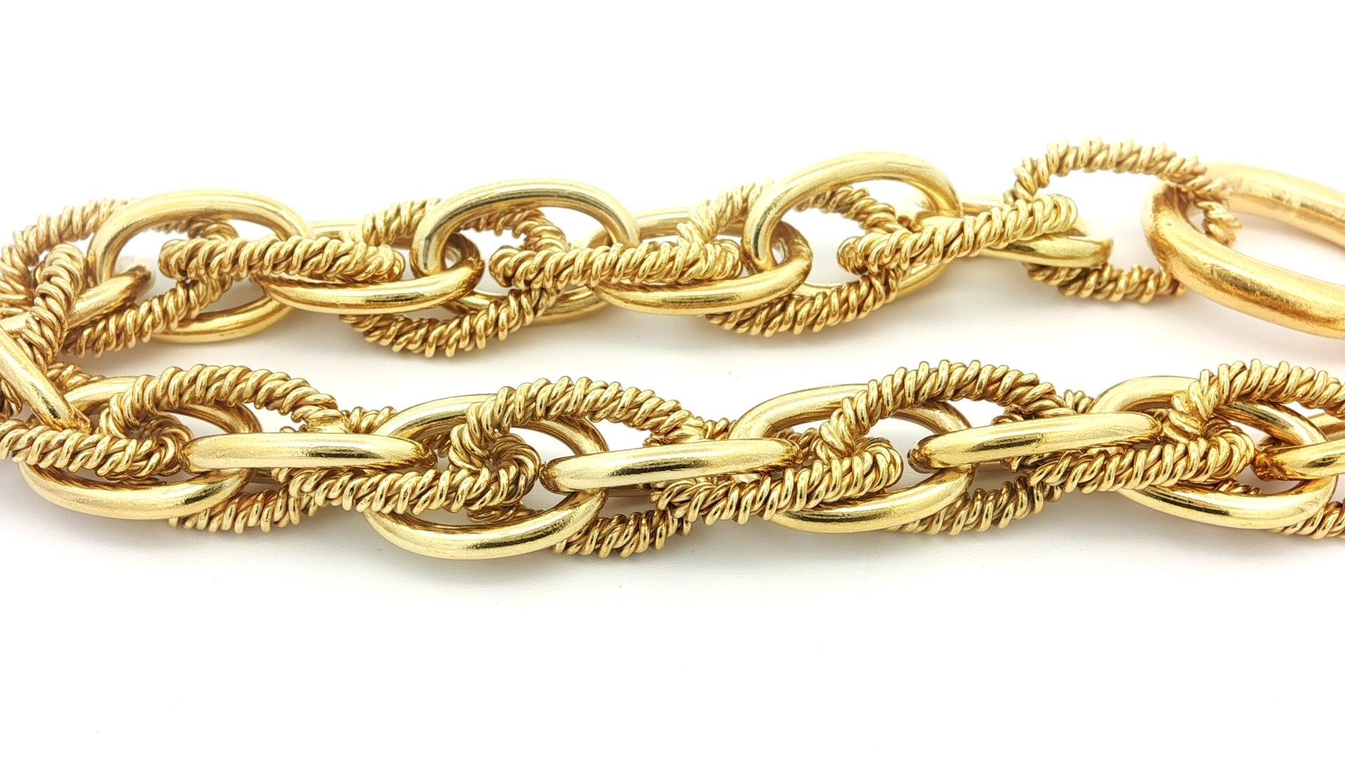 Cabochon 18k Solid Yellow Gold Plain & Twisted Interlocking Open Link Toggle Bracelet For Sale