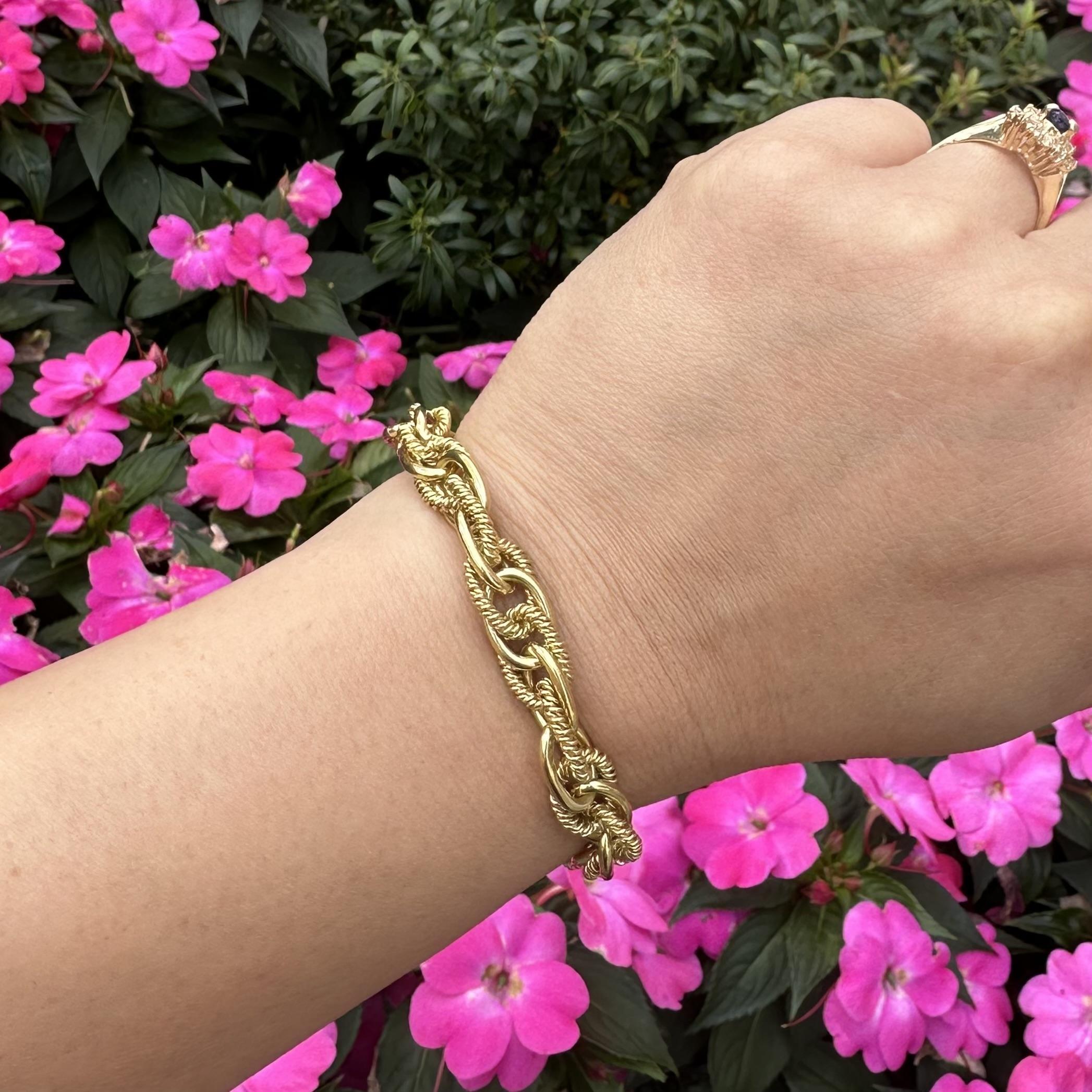 Women's 18k Solid Yellow Gold Plain & Twisted Interlocking Open Link Toggle Bracelet For Sale