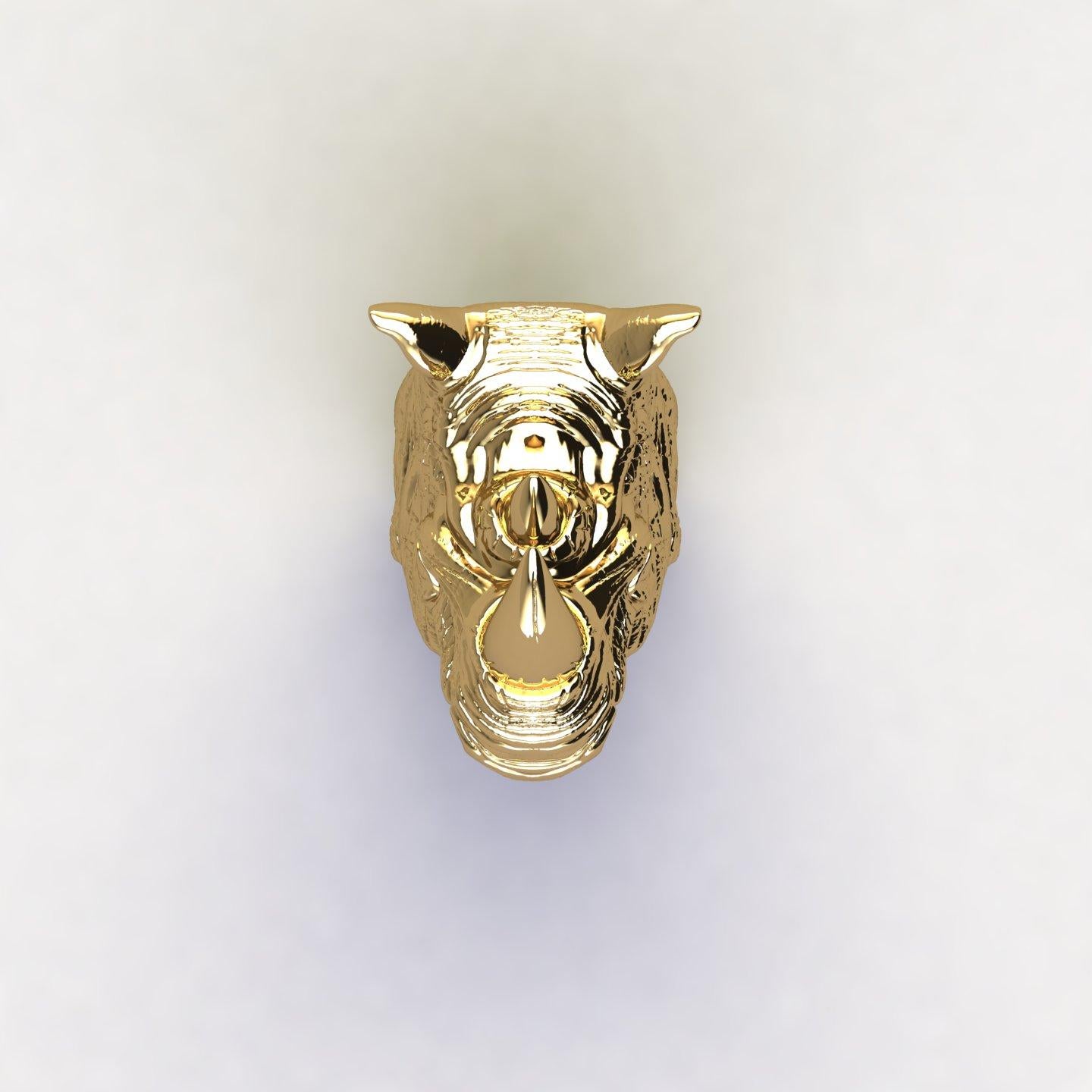 Der Rhinoceros Ring ist ein massiver Ring aus 18 Karat Gelbgold, ohne Plattierungen, ein sehr detailliertes Kunstwerk, das unsere lieben geschützten Freunde, die Nashörner, darstellt.
Ein Statement-Stück, ein solides Stück Gold, ideal für alle, die