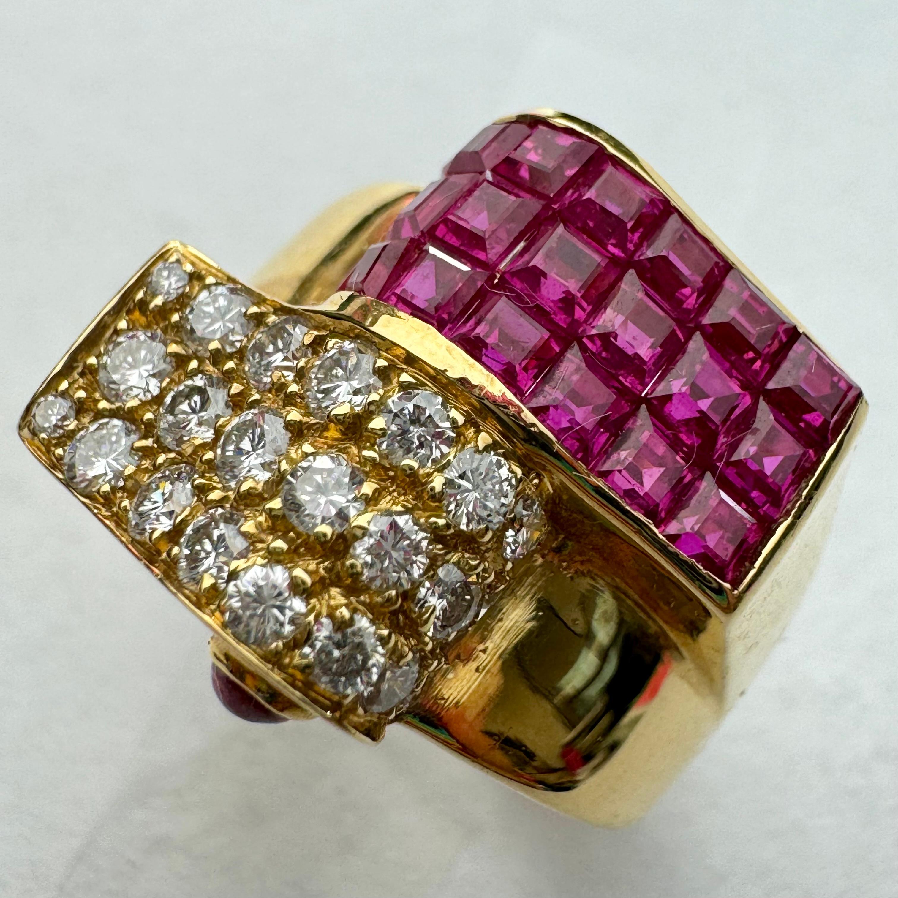 Modern 18K Solid Yellow Gold, Ruby and Diamond Mirrored Scroll Design Ring For Sale