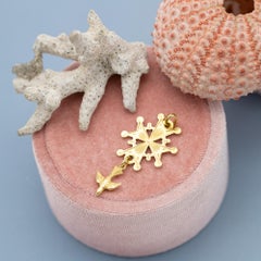 18k solid yellow gold Saint Esprit charm pendant - Catholic Huguenot cross