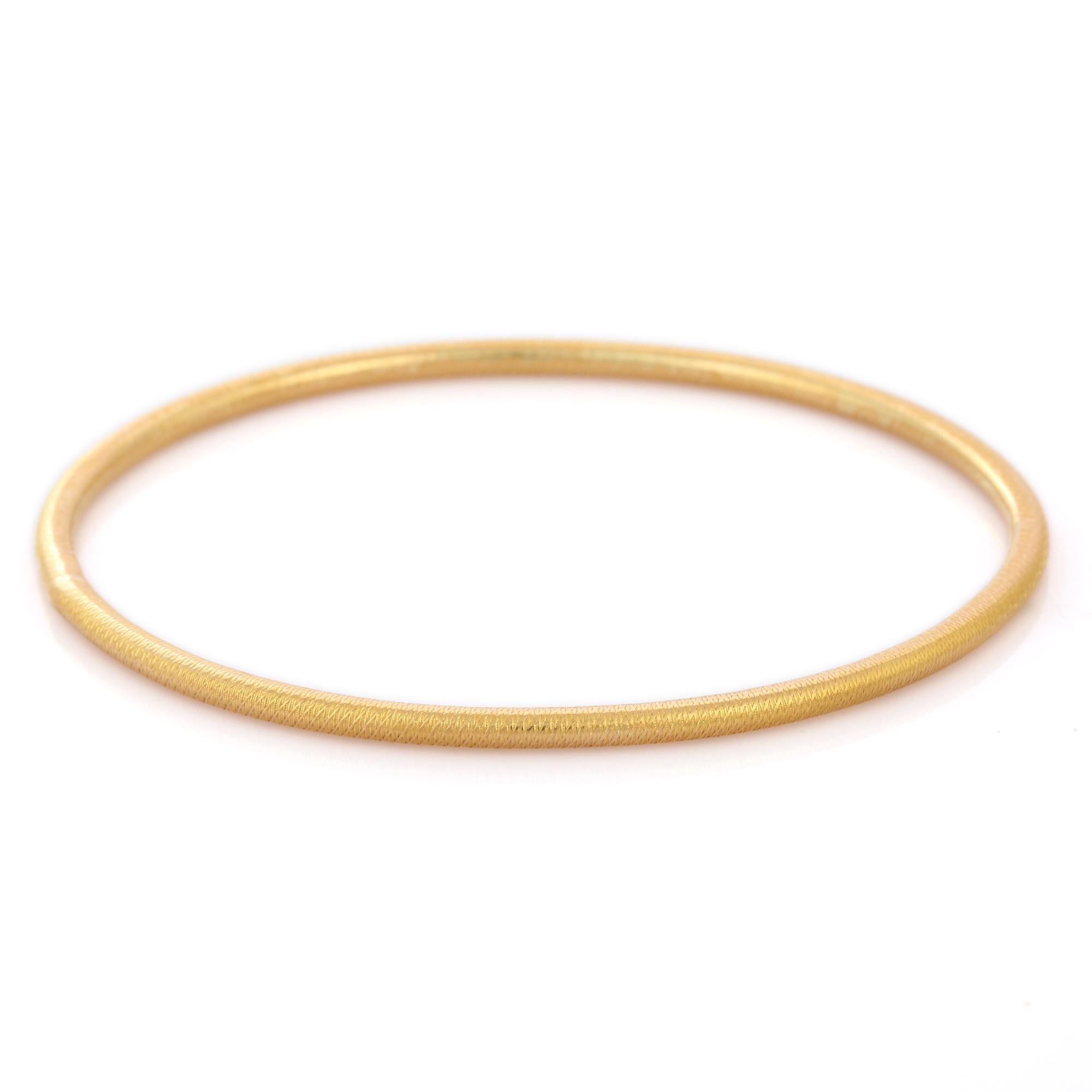 Solid Yellow Gold Unisex Bangle in 18K Gold. It’s a great jewelry ornament to wear on occasions and at the same time works as a wonderful gift for your loved ones. These lovely statement pieces are perfect generation jewelry to pass on.
Bangles feel