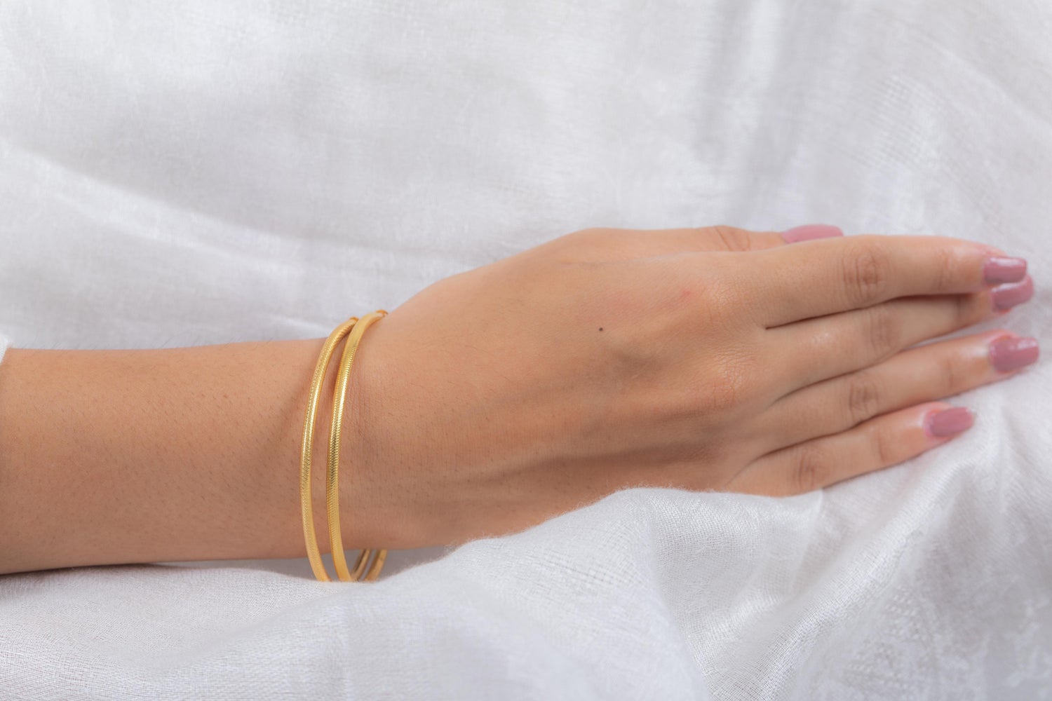 18K Solid Yellow Gold Simple Unisex Gold Bangle For Sale at 1stDibs