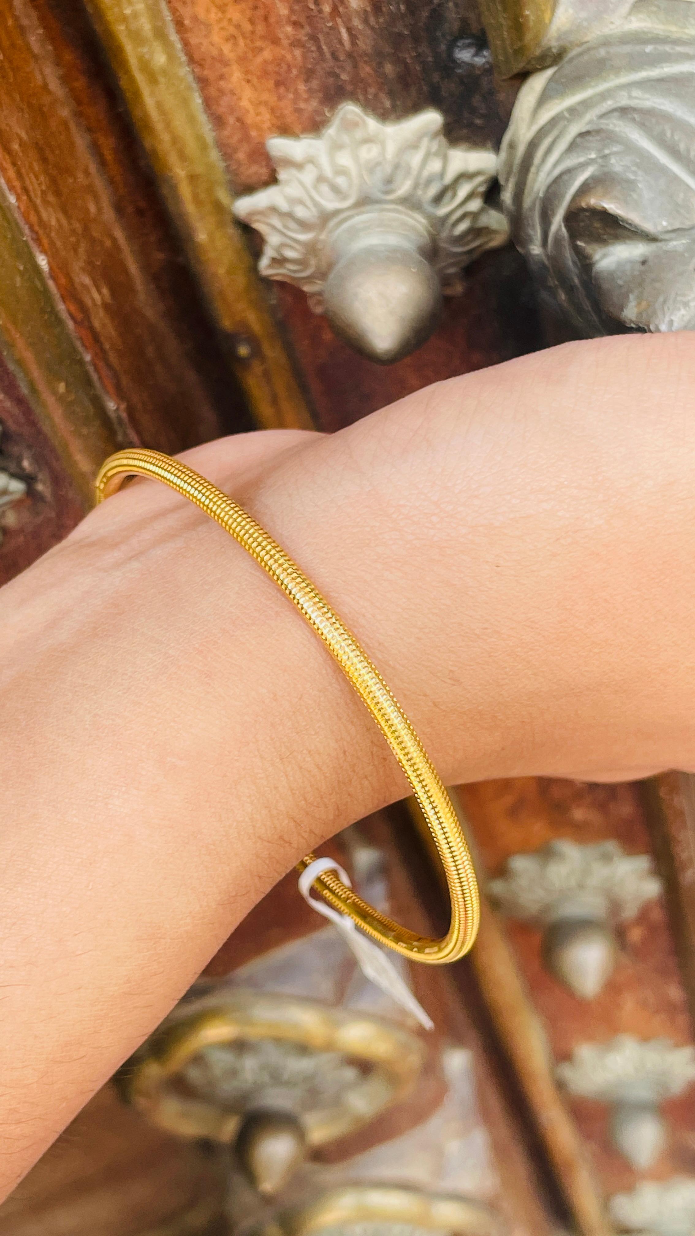 18K Solid Yellow Gold Simple Unisex Gold Bangle  For Sale 1