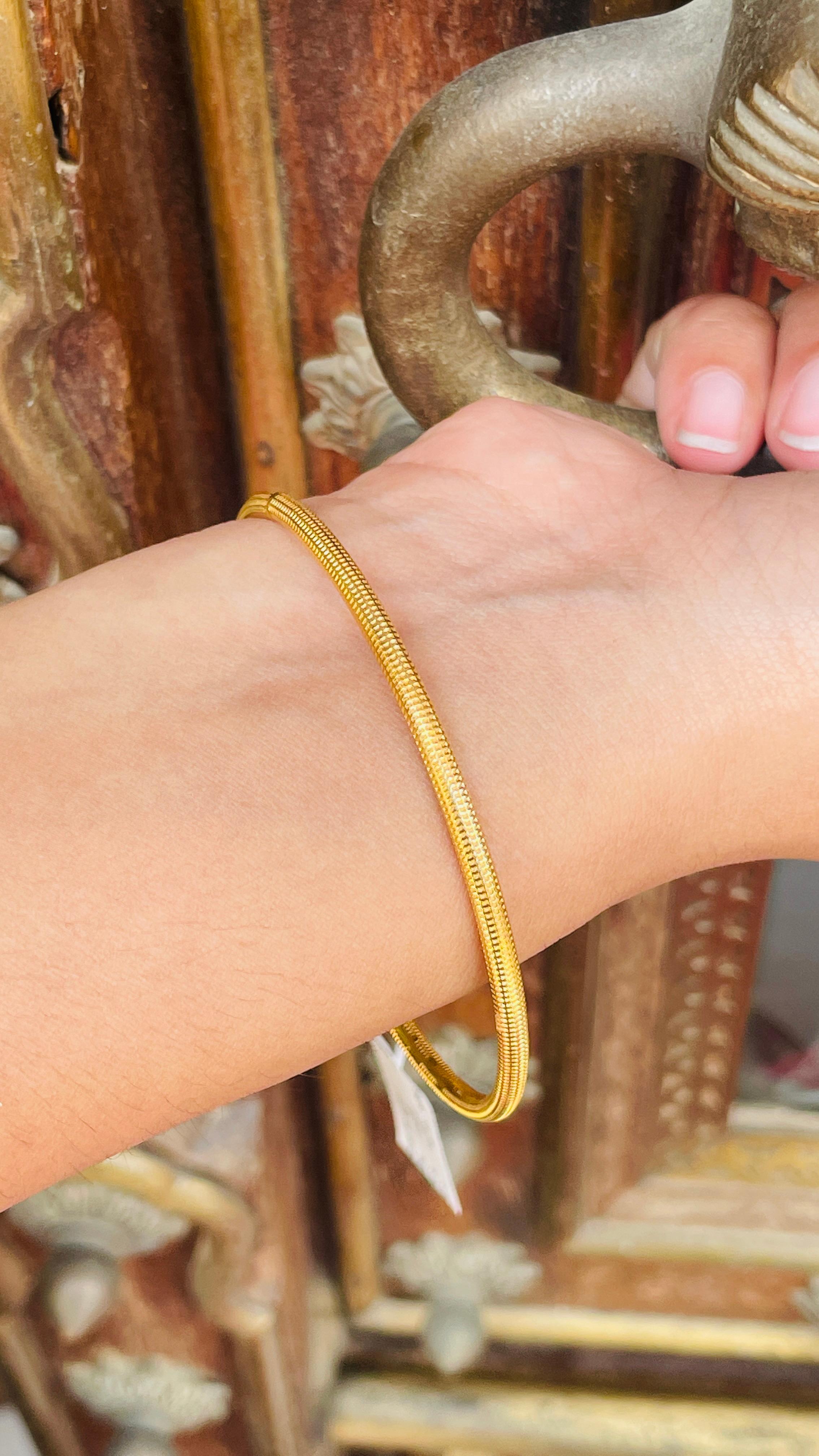 18K Solid Yellow Gold Simple Unisex Gold Bangle  For Sale 2