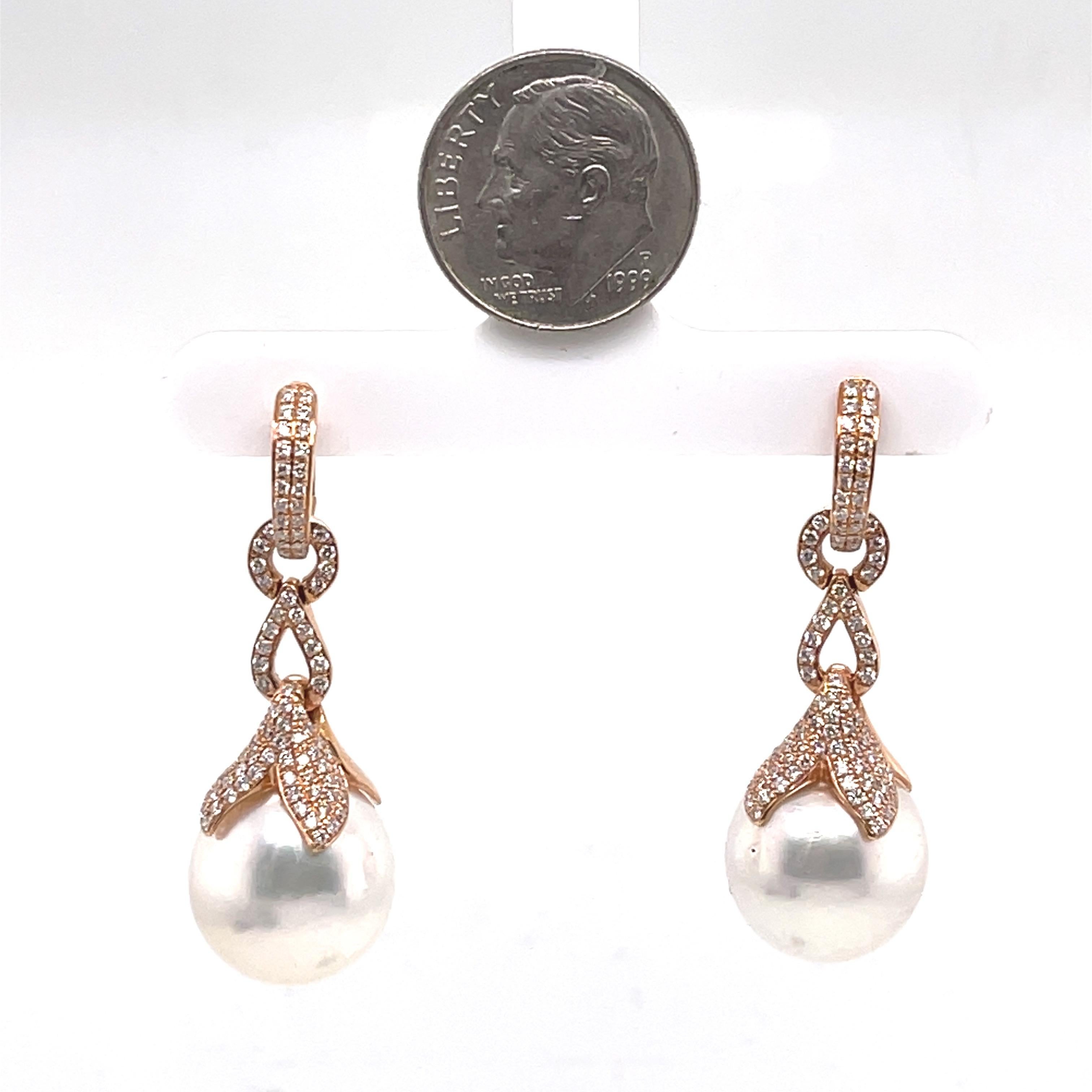 18K Rose Gold 8grams
81CT Diamonds
13-14mm Pearl
Latch Back
Earring is Detachable, can be worn as a drop earring or diamond hoops.