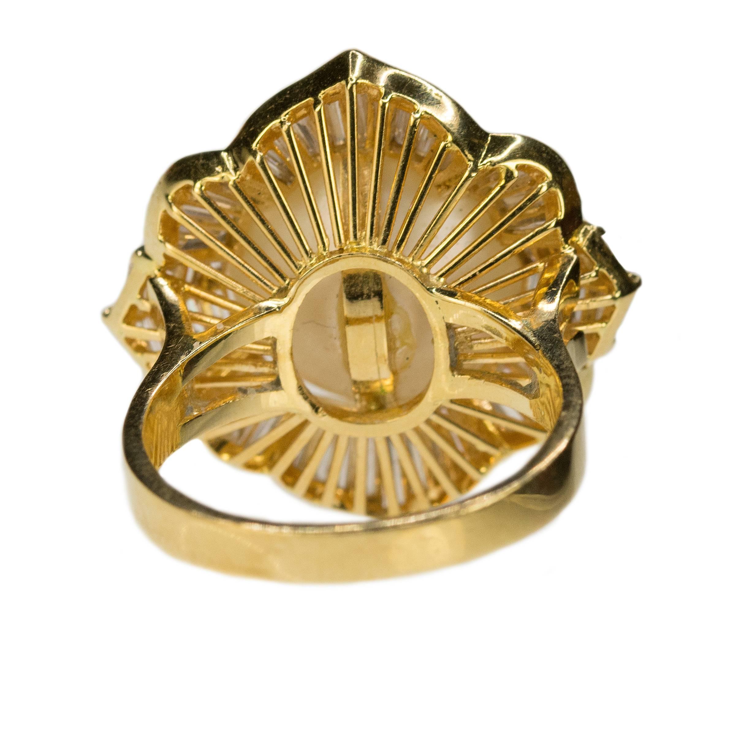 Women's or Men's 18 Karat Yellow Gold South Sea Pearl Diamond Ring For Sale